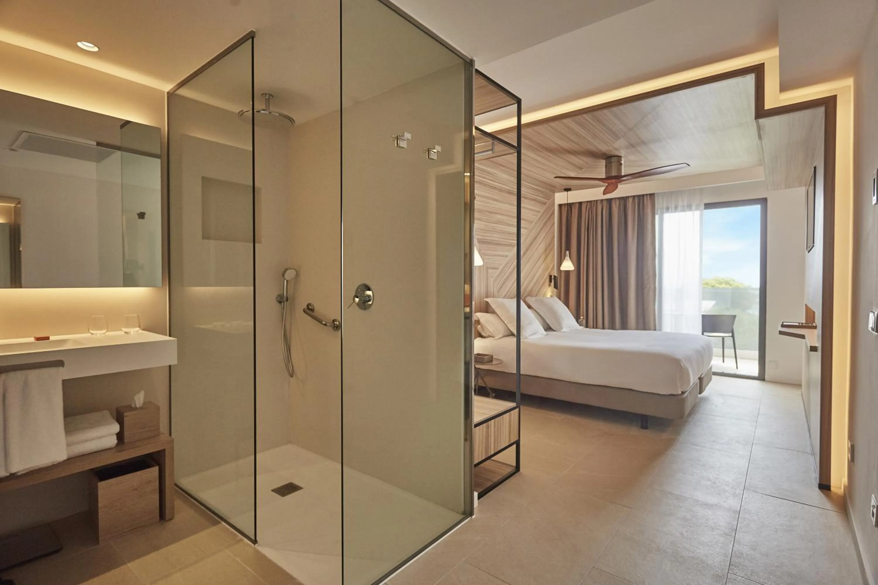 Shower, Bed in Bordoy Alcudia Port Suites - Adults Only
