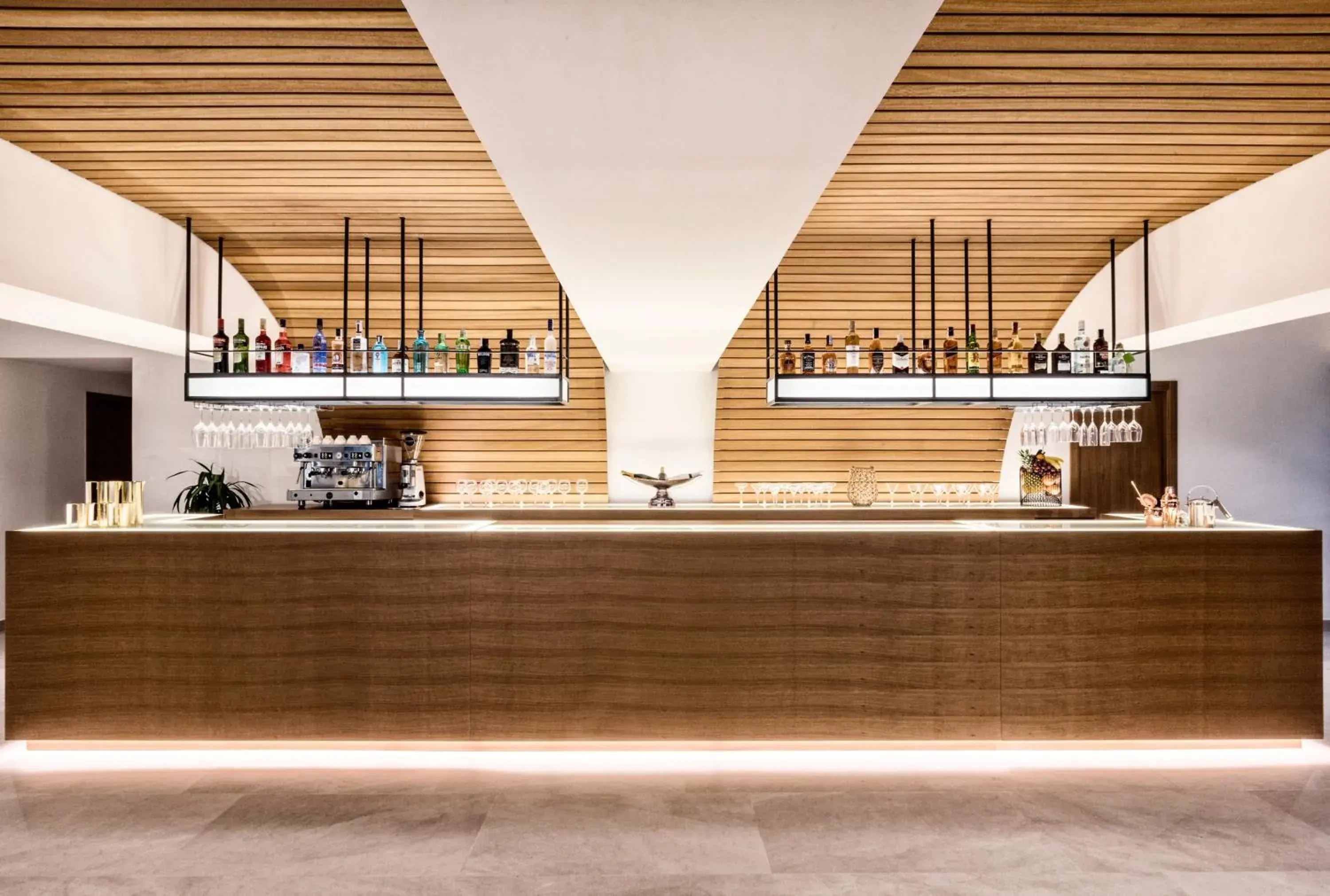 Lounge or bar in Bordoy Alcudia Port Suites - Adults Only Lounge or bar in Bordoy Alcudia Port Suites - Adults Only