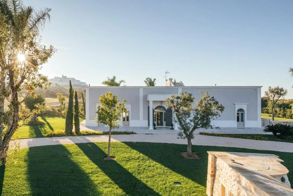 Property building in Villa Bellavista by Raro Villas