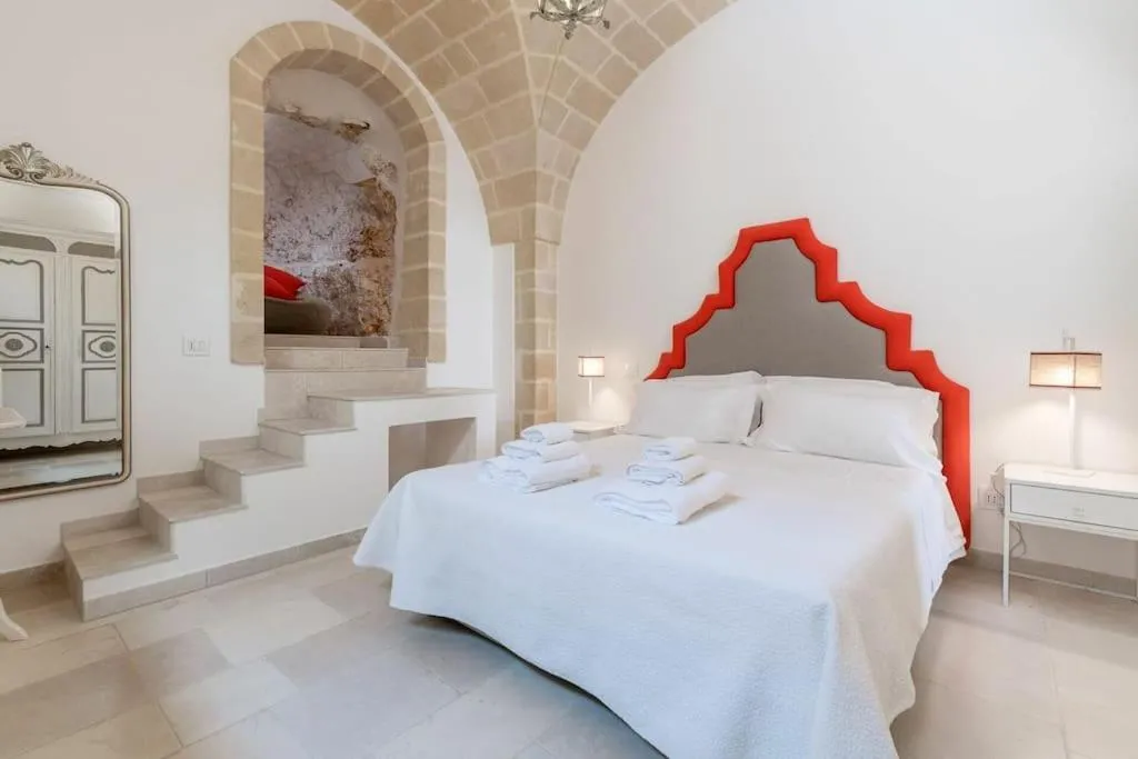 Bed in Villa Bellavista by Raro Villas