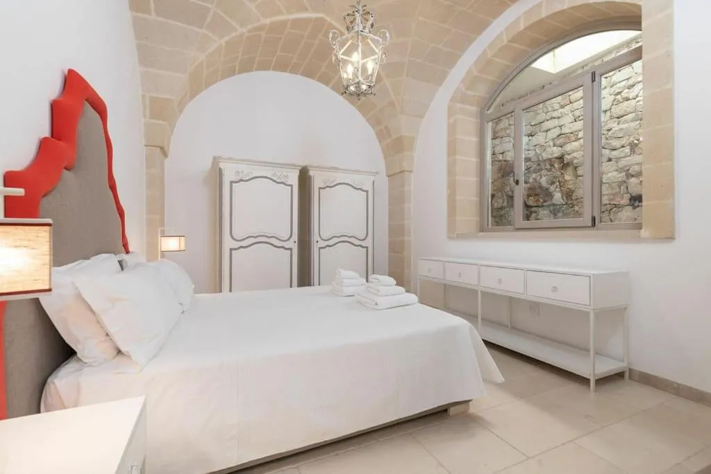 Bed in Villa Bellavista by Raro Villas