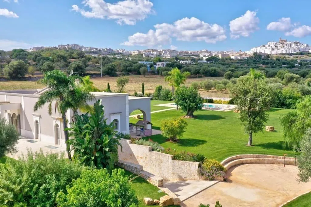 Property building in Villa Bellavista by Raro Villas