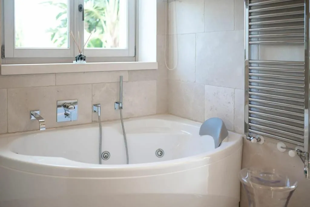 Hot Tub in Villa Bellavista by Raro Villas