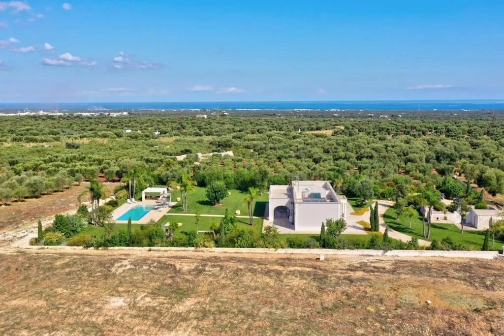 Property building in Villa Bellavista by Raro Villas
