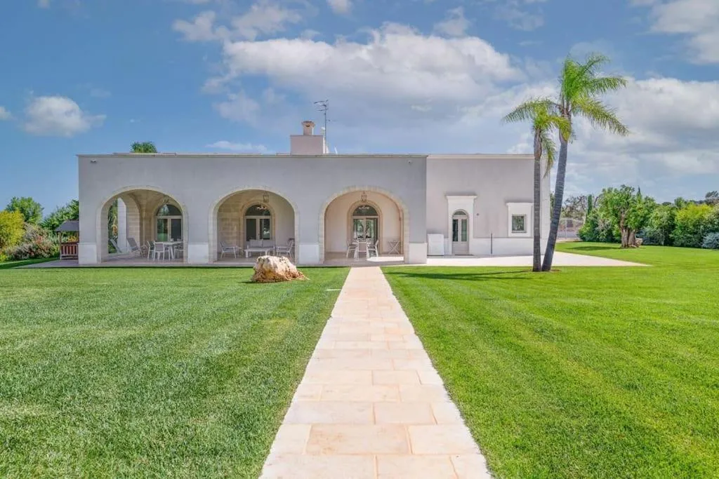 Property building in Villa Bellavista by Raro Villas