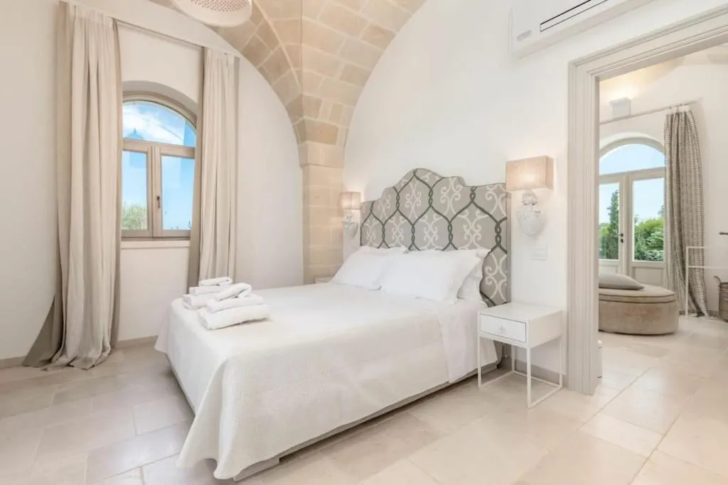 Bed in Villa Bellavista by Raro Villas