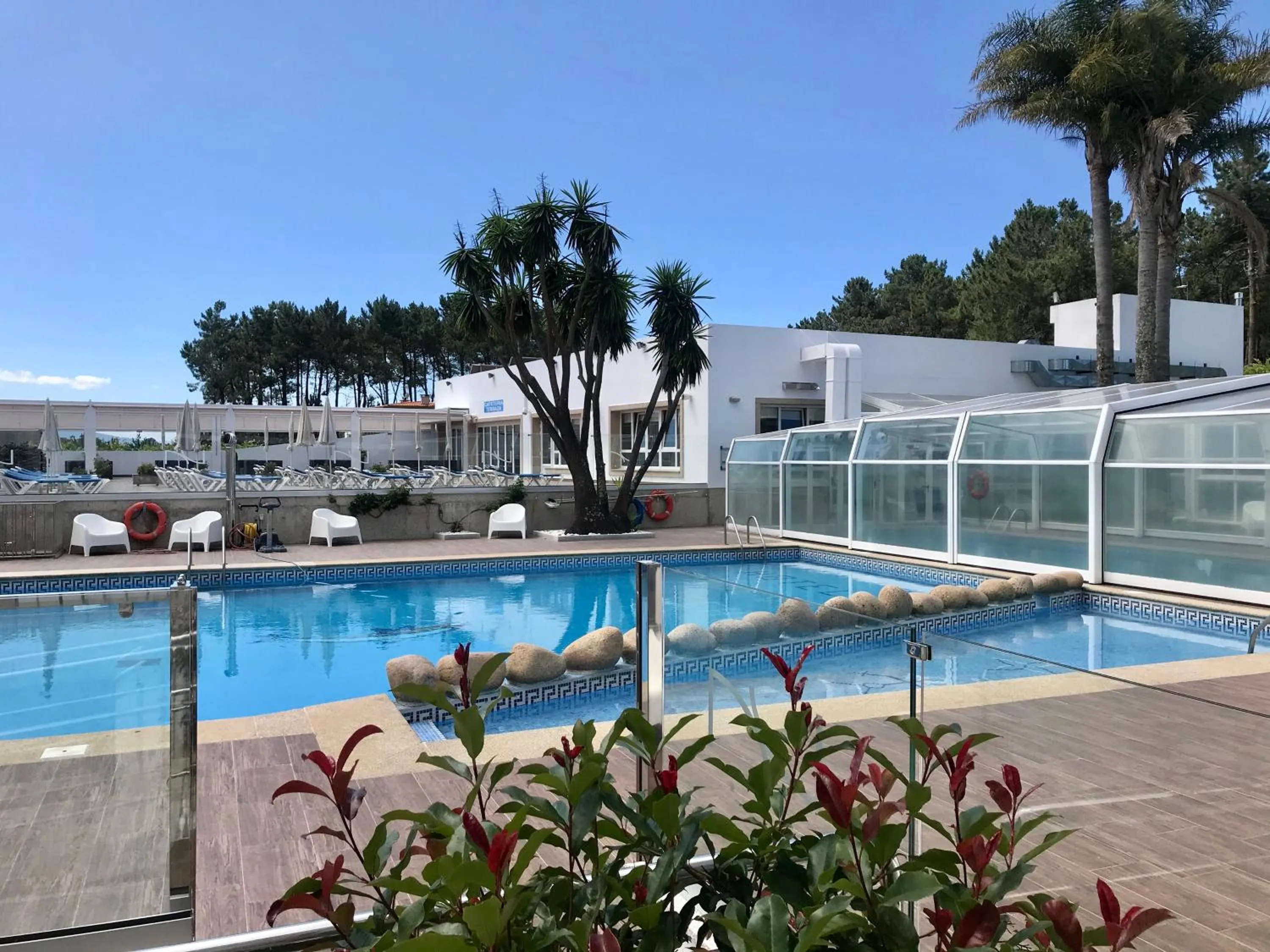 Swimming pool in Hotel Nuevo Vichona Spa 3 estrellas Superior