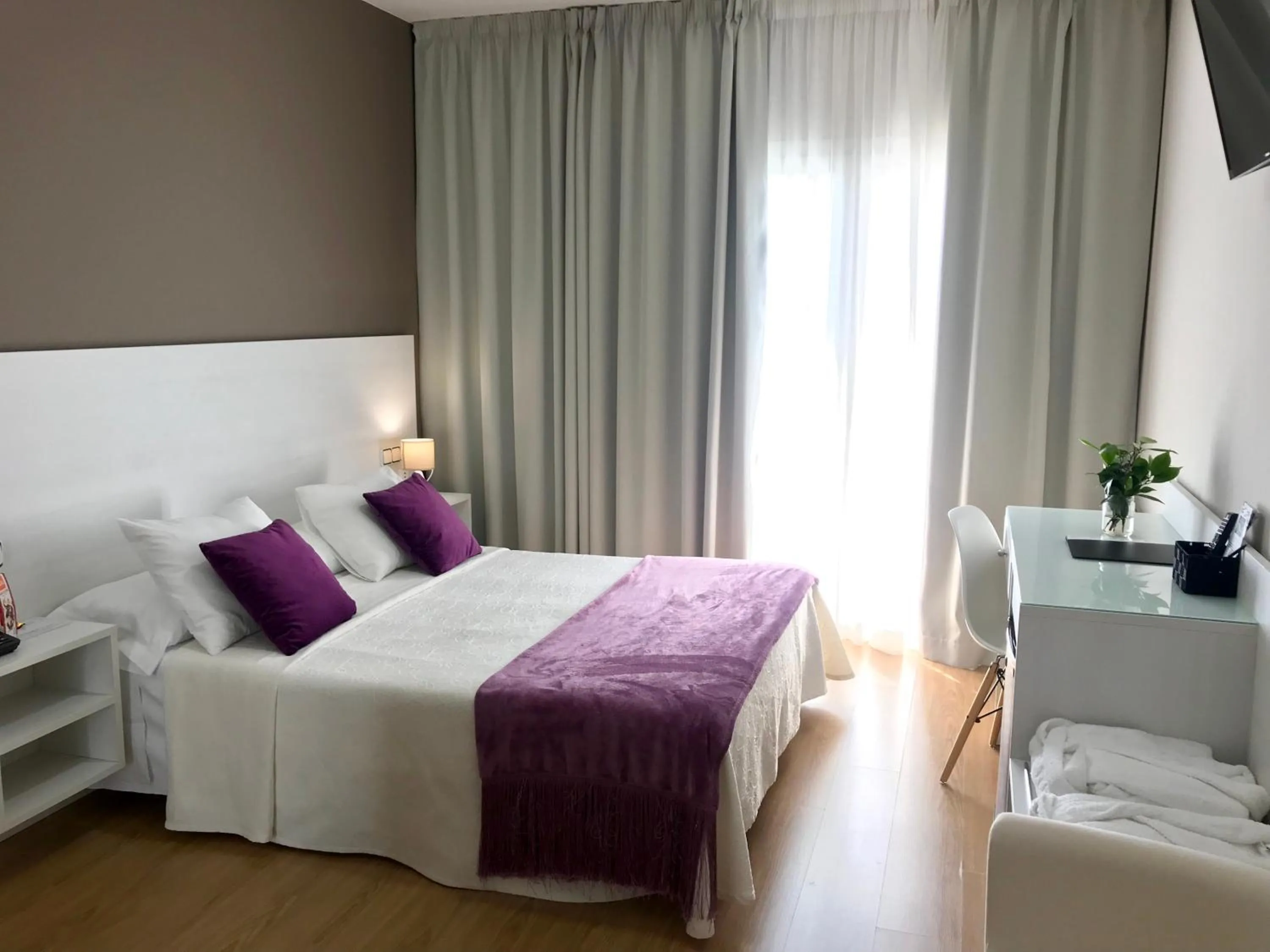 Bedroom in Hotel Nuevo Vichona Spa 3 estrellas Superior