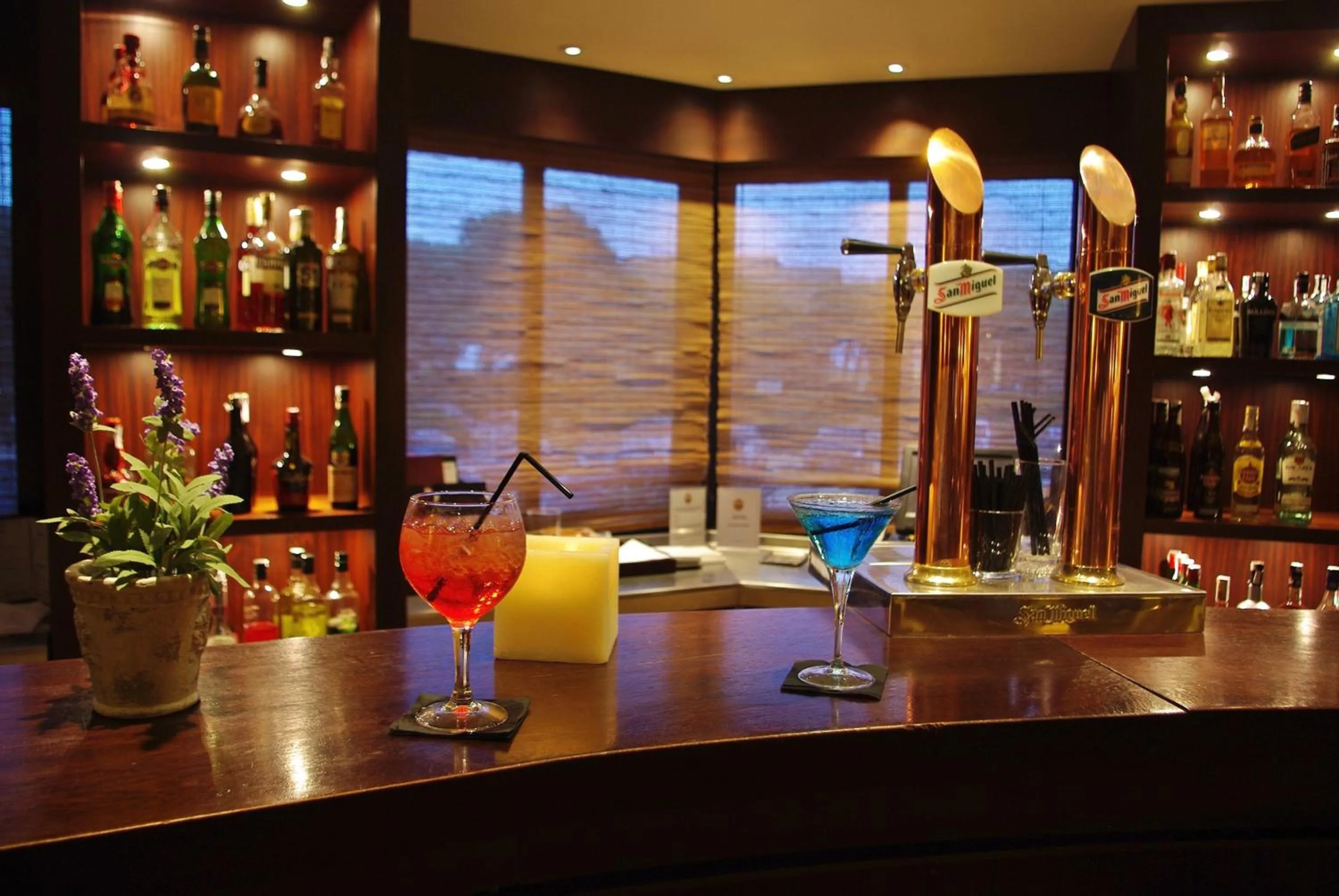 Lounge or bar in La Costa Hotel Golf & Beach Resort