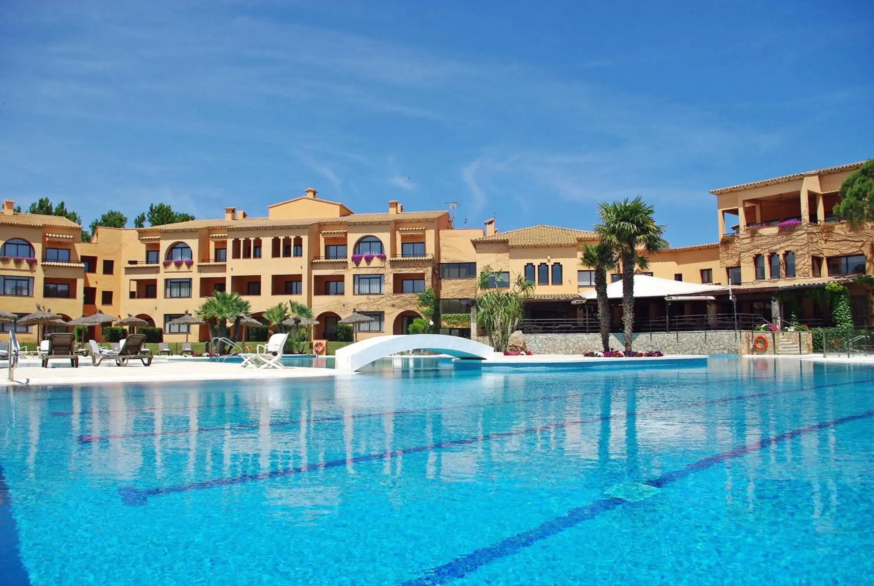 Swimming pool in La Costa Hotel Golf & Beach Resort Swimming pool in La Costa Hotel Golf & Beach Resort