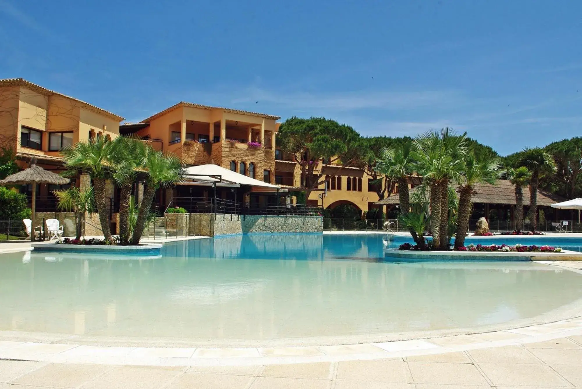 Swimming pool in La Costa Hotel Golf & Beach Resort Swimming pool in La Costa Hotel Golf & Beach Resort