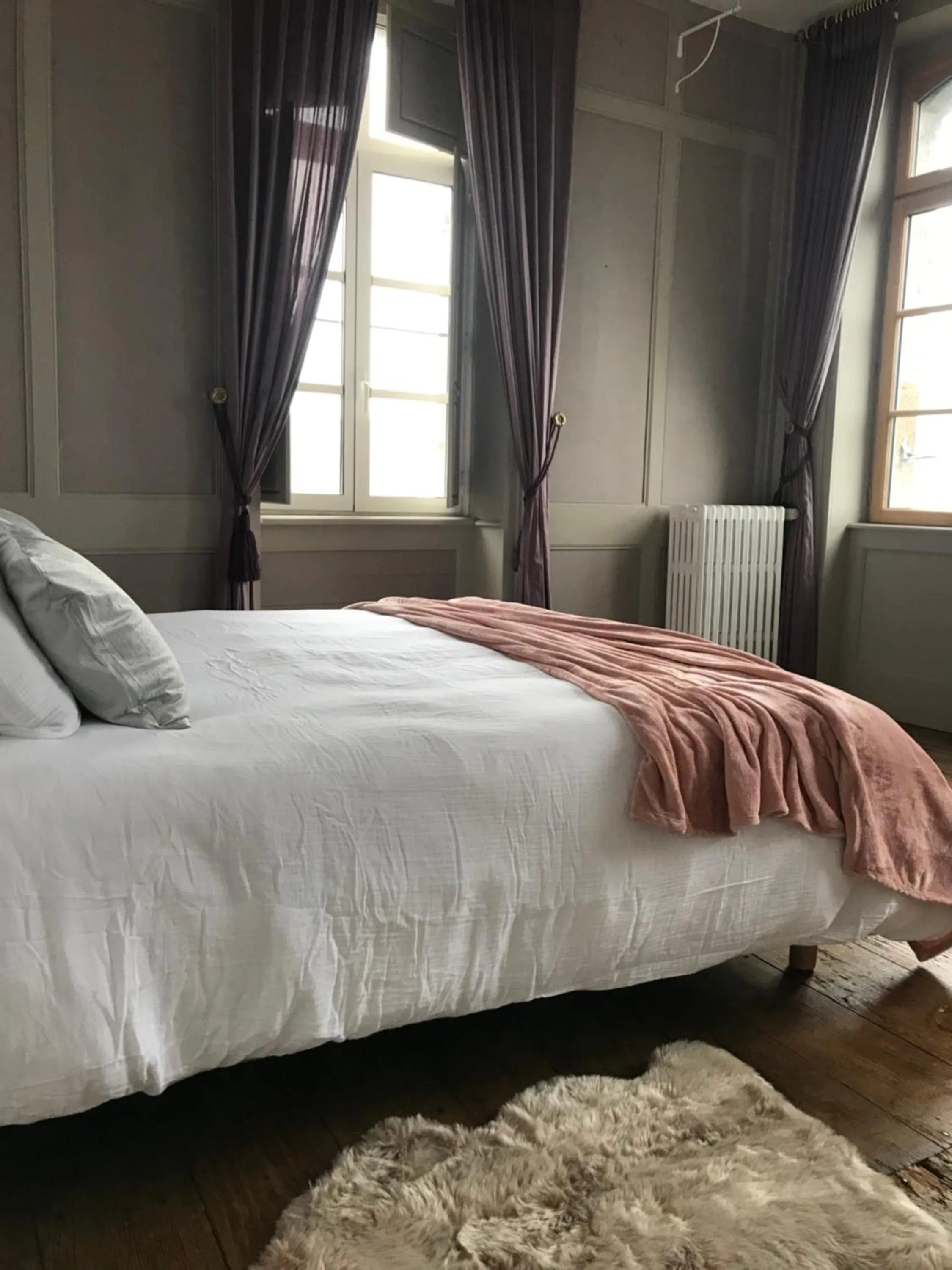 Bed in Mercier de Montigny - Les Chambres du Beffroi - SPA et Massage