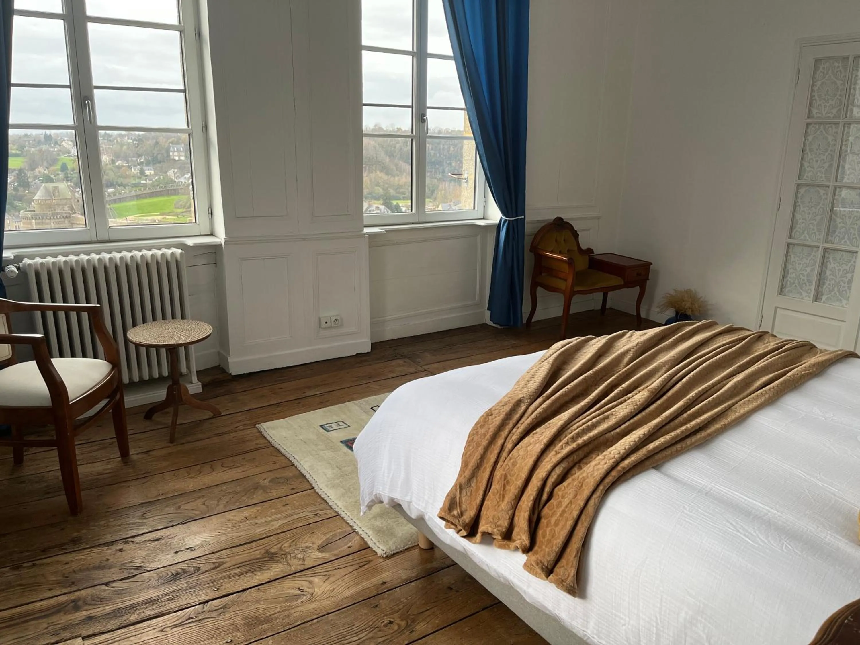 Bed in Mercier de Montigny - Les Chambres du Beffroi - SPA et Massage