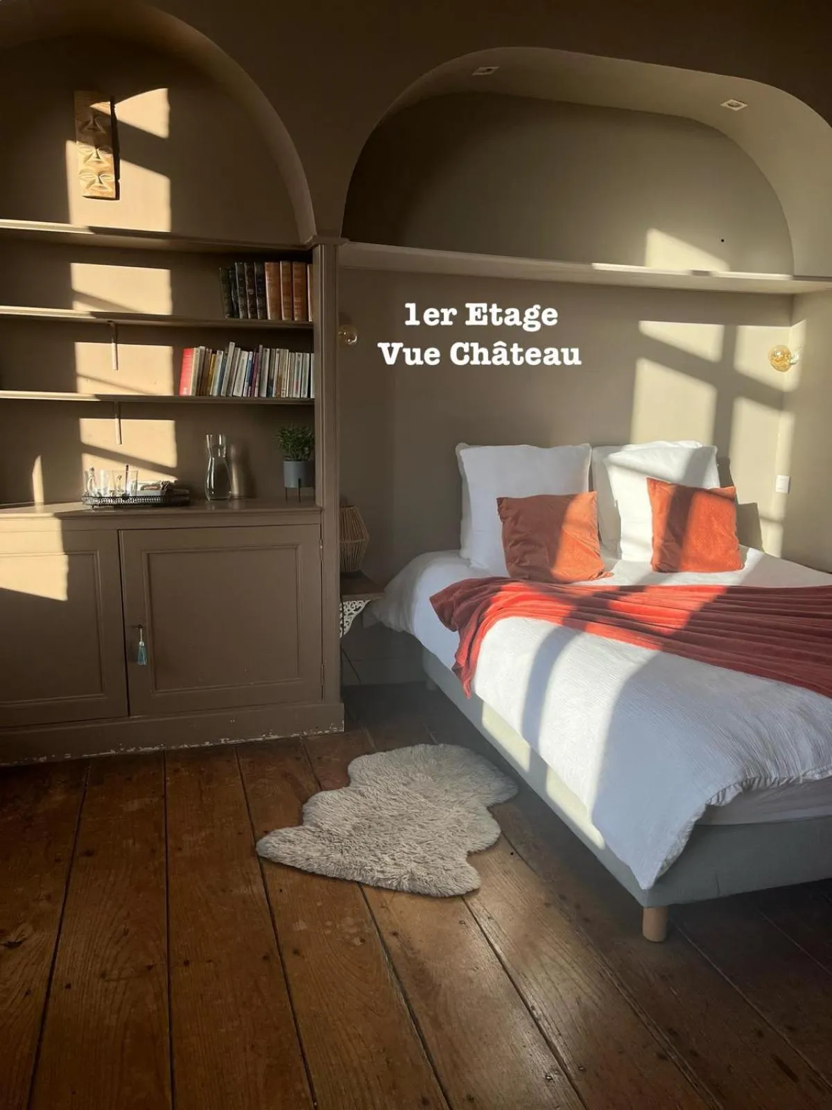 Bed in Mercier de Montigny - Les Chambres du Beffroi - SPA et Massage
