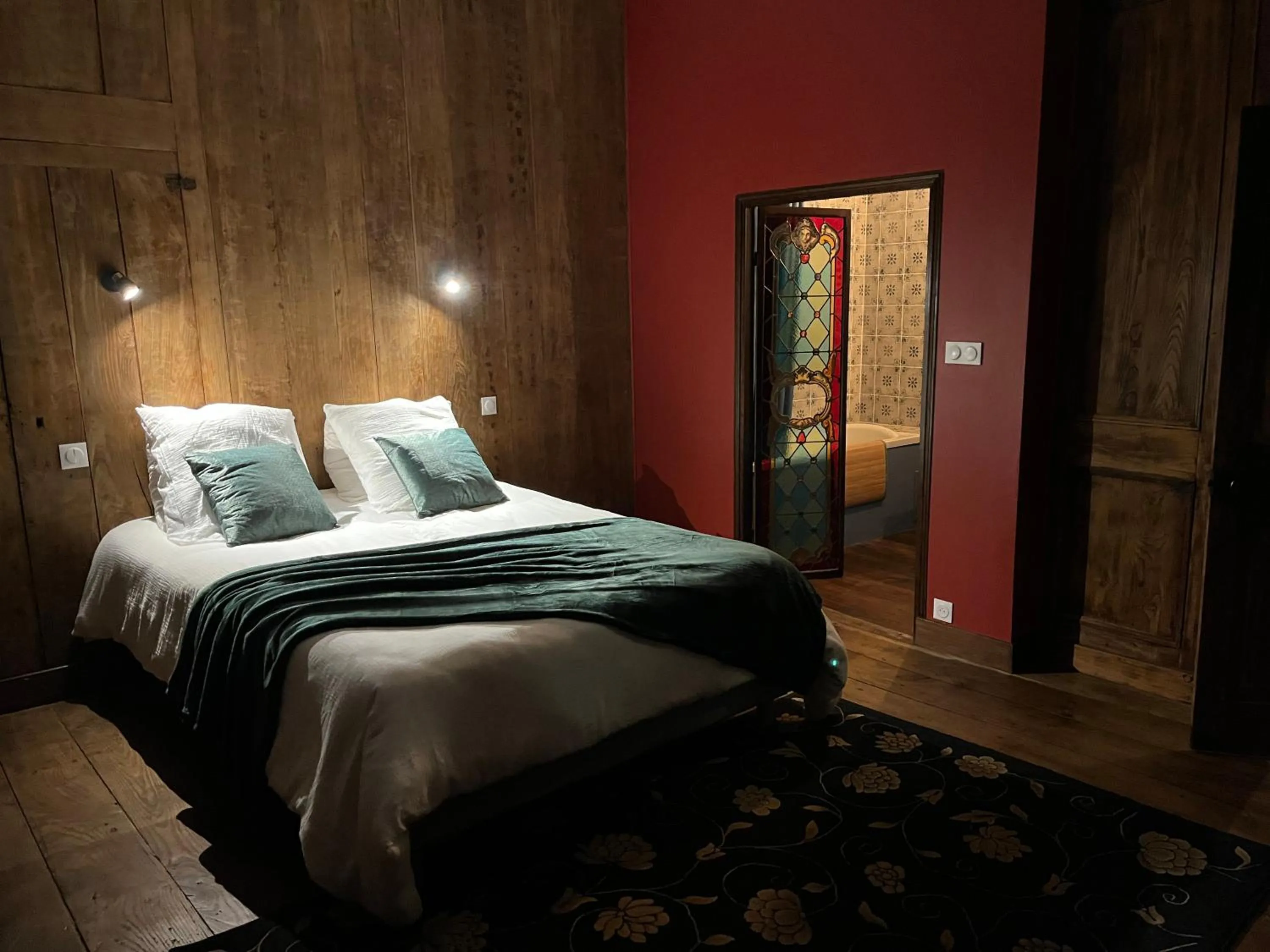 Bed in Mercier de Montigny - Les Chambres du Beffroi - SPA et Massage