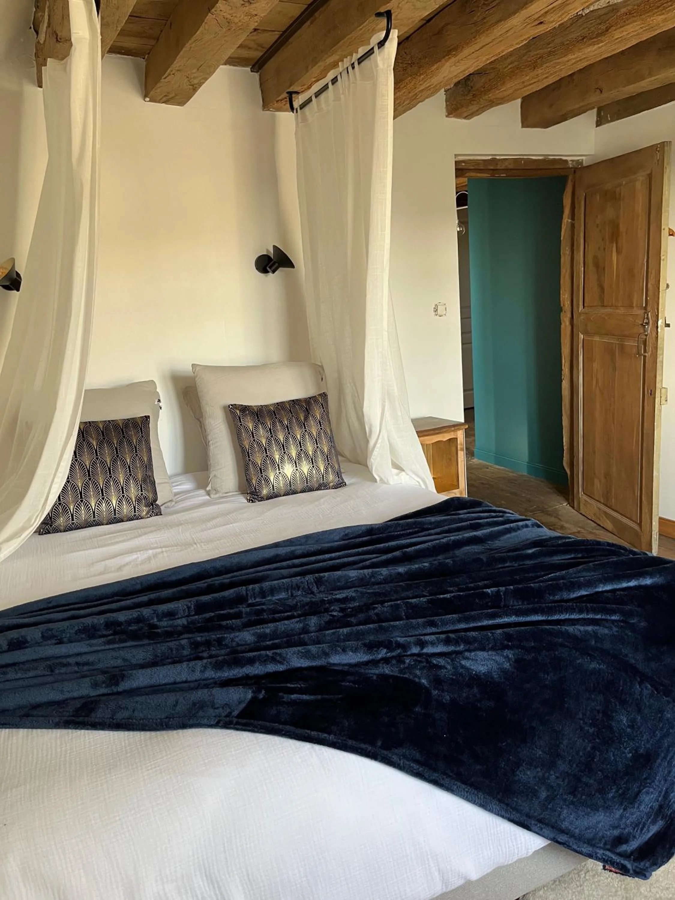 Bed in Mercier de Montigny - Les Chambres du Beffroi - SPA et Massage