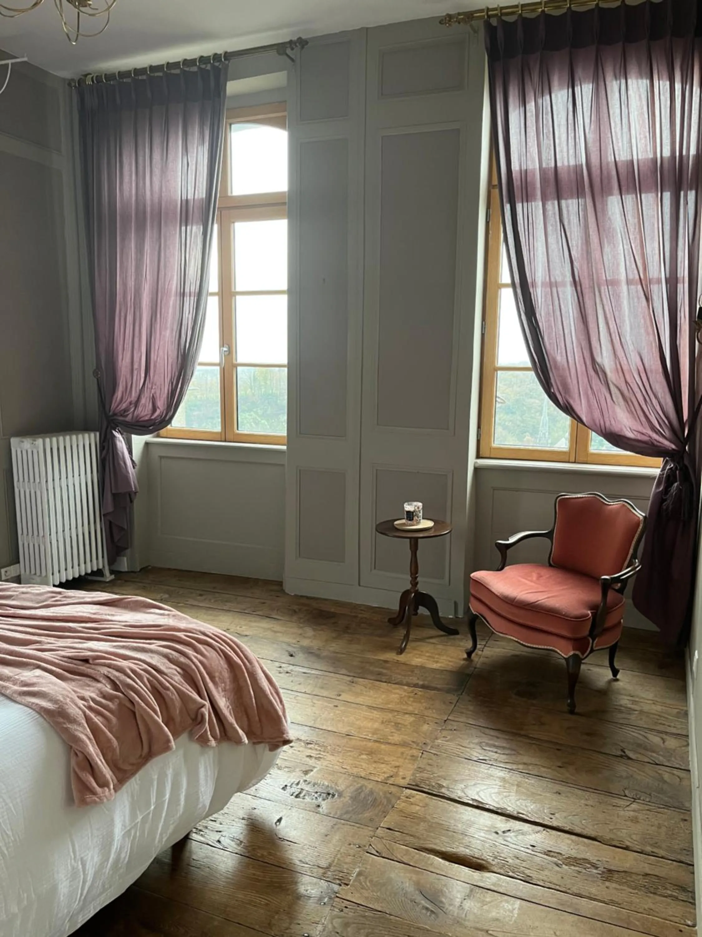 Photo of the whole room, Bed in Mercier de Montigny - Les Chambres du Beffroi - SPA et Massage