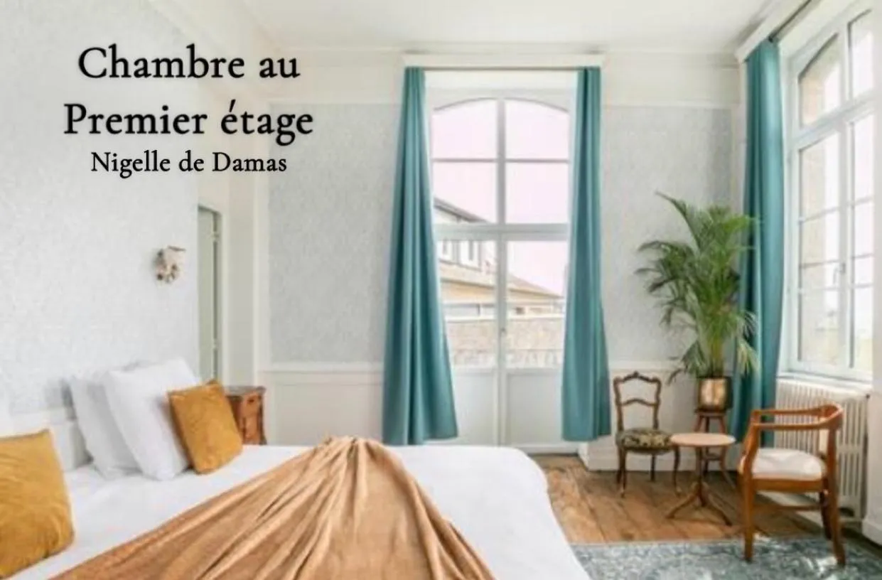 Bed in Mercier de Montigny - Les Chambres du Beffroi - SPA et Massage