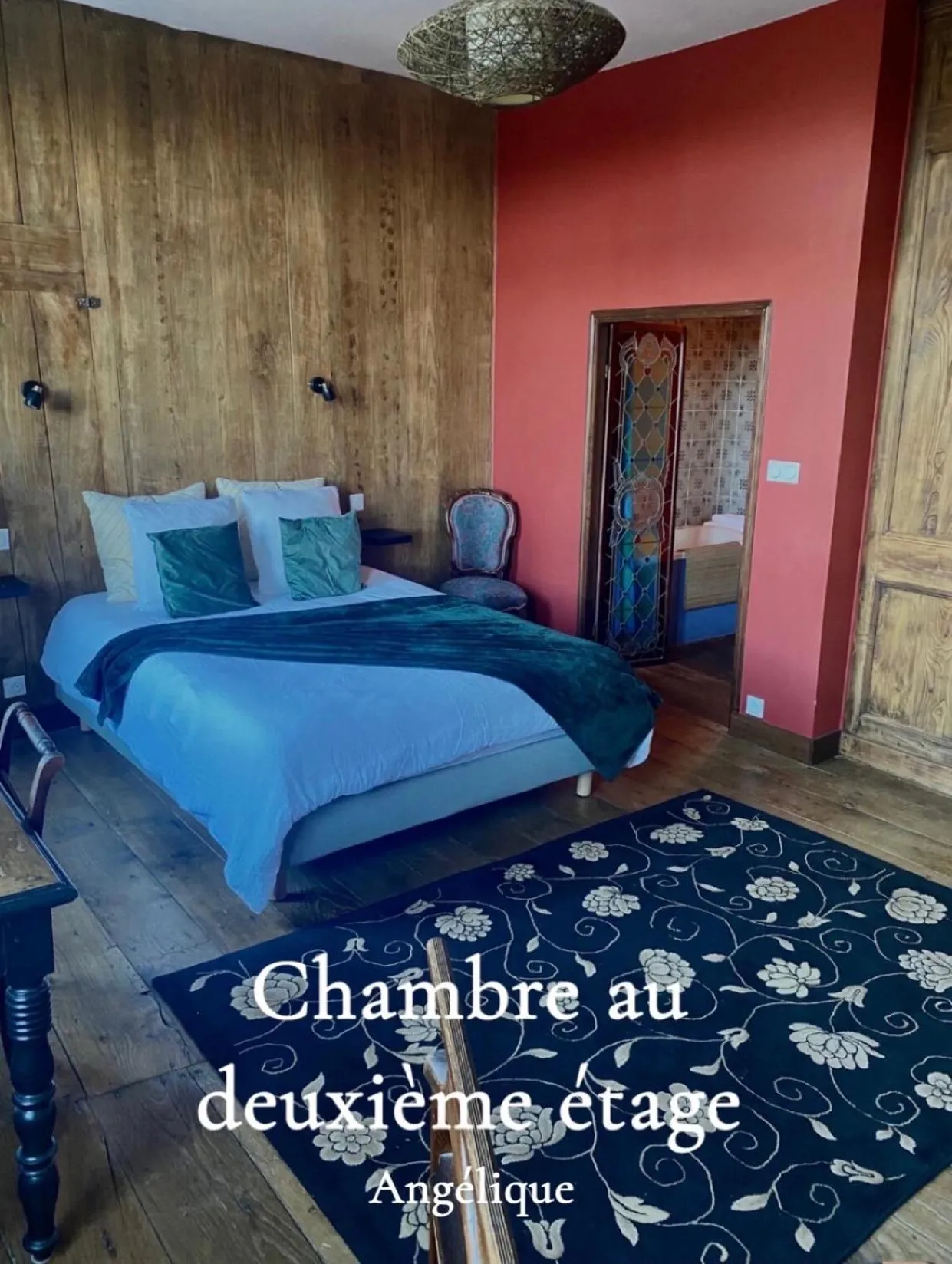 Bed in Mercier de Montigny - Les Chambres du Beffroi - SPA et Massage