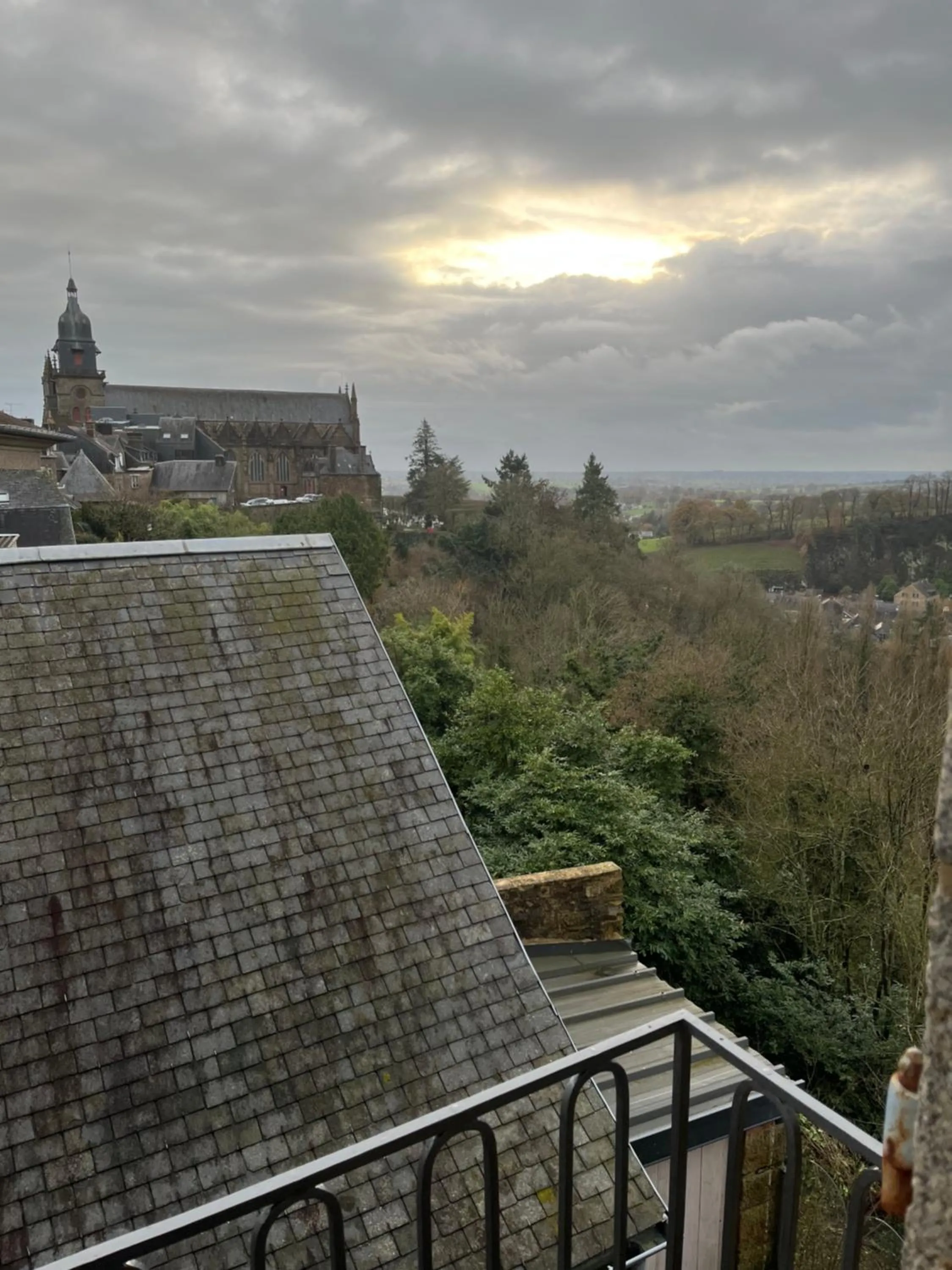 Landmark view in Mercier de Montigny - Les Chambres du Beffroi - SPA et Massage
