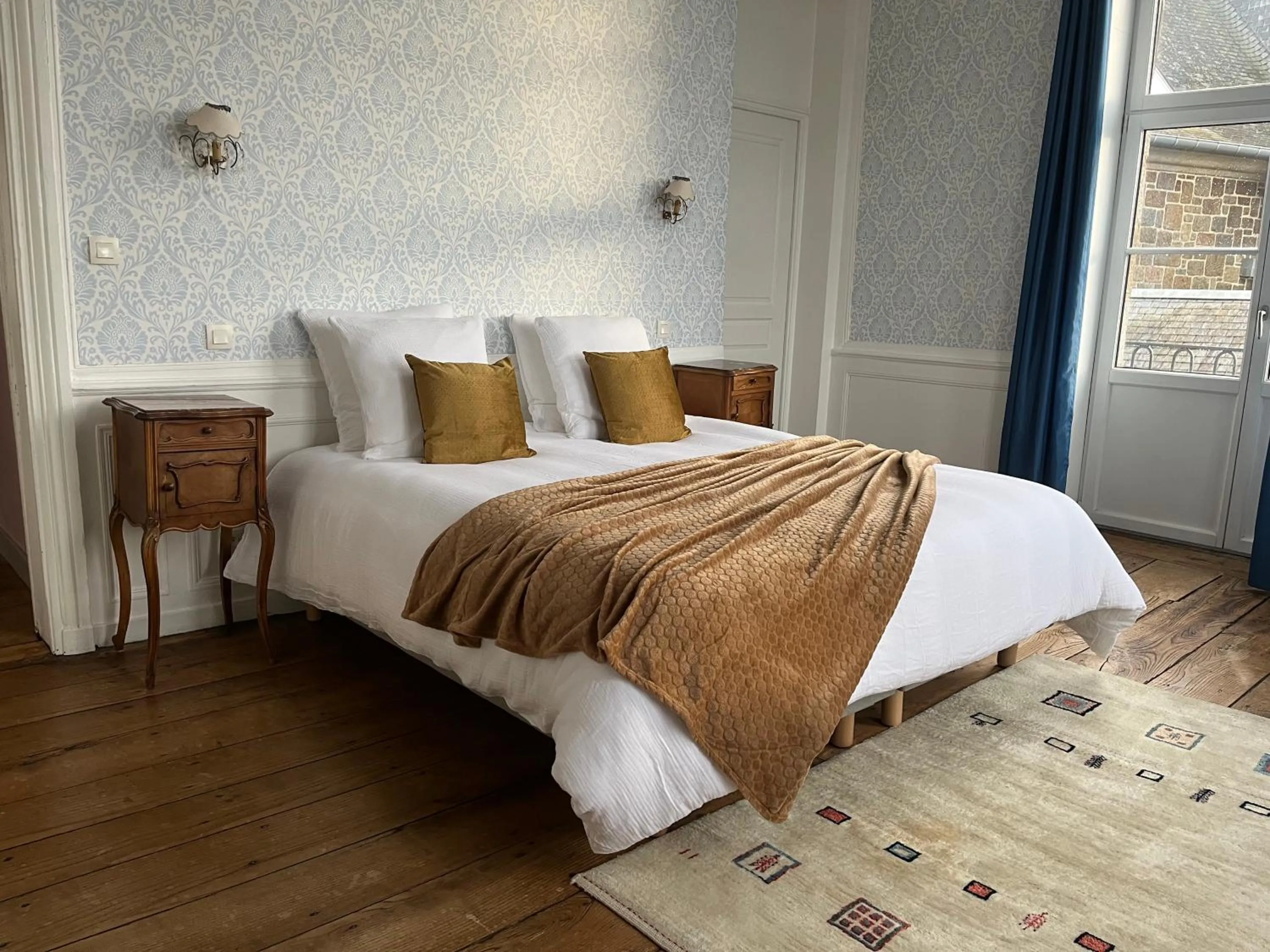 Bed in Mercier de Montigny - Les Chambres du Beffroi - SPA et Massage