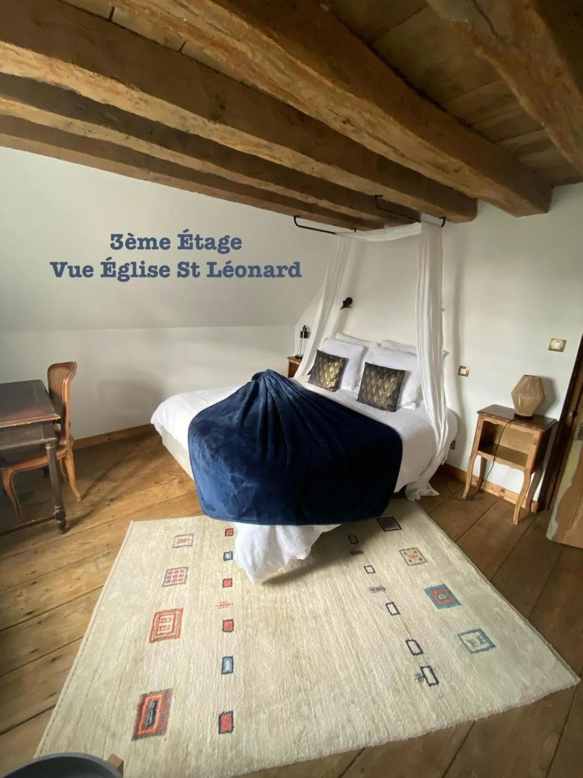 Bed in Mercier de Montigny - Les Chambres du Beffroi - SPA et Massage