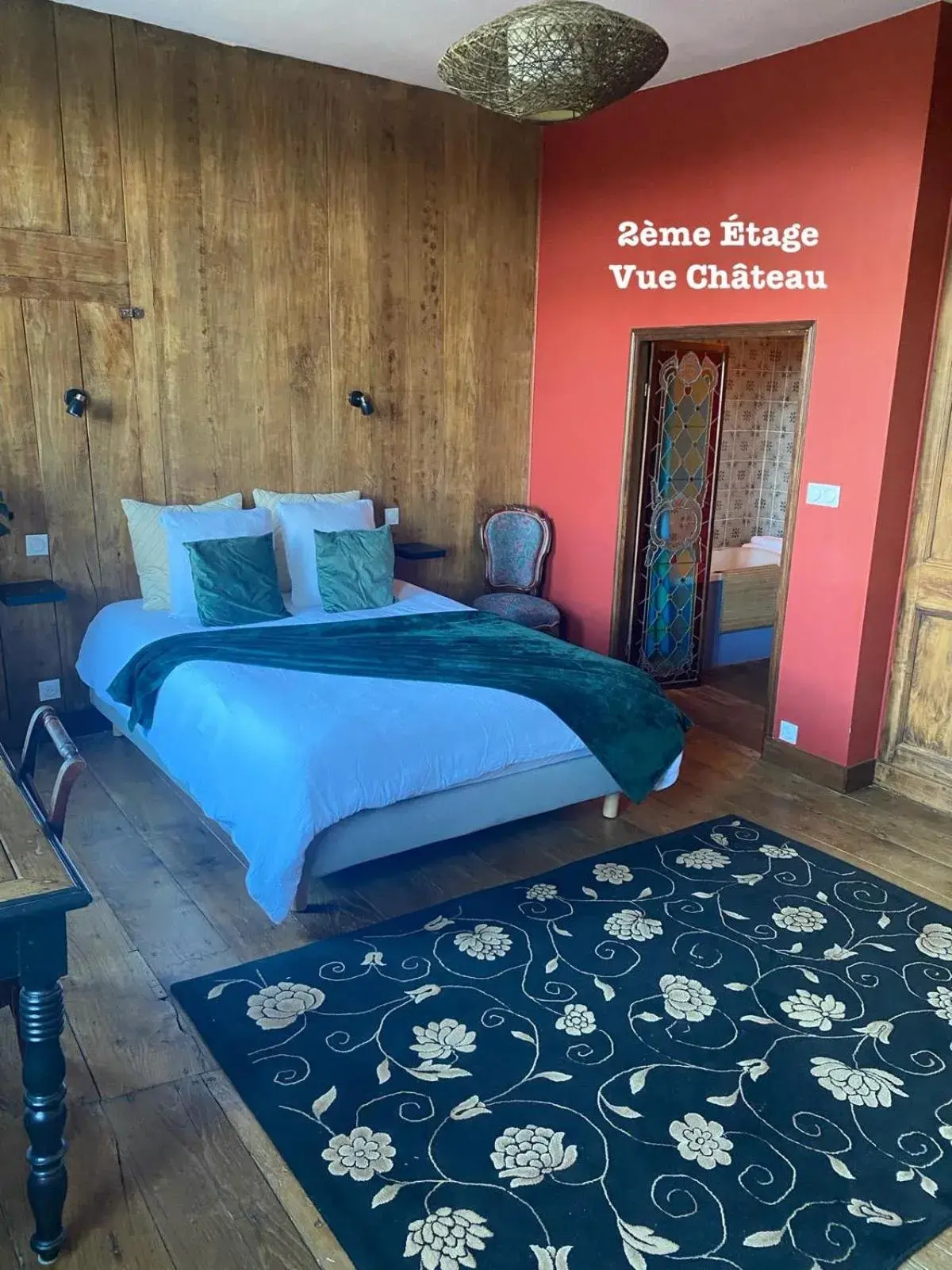 Double Room with Garden View in Mercier de Montigny - Les Chambres du Beffroi - SPA et Massage Double Room with Garden View in Mercier de Montigny - Les Chambres du Beffroi - SPA et Massage