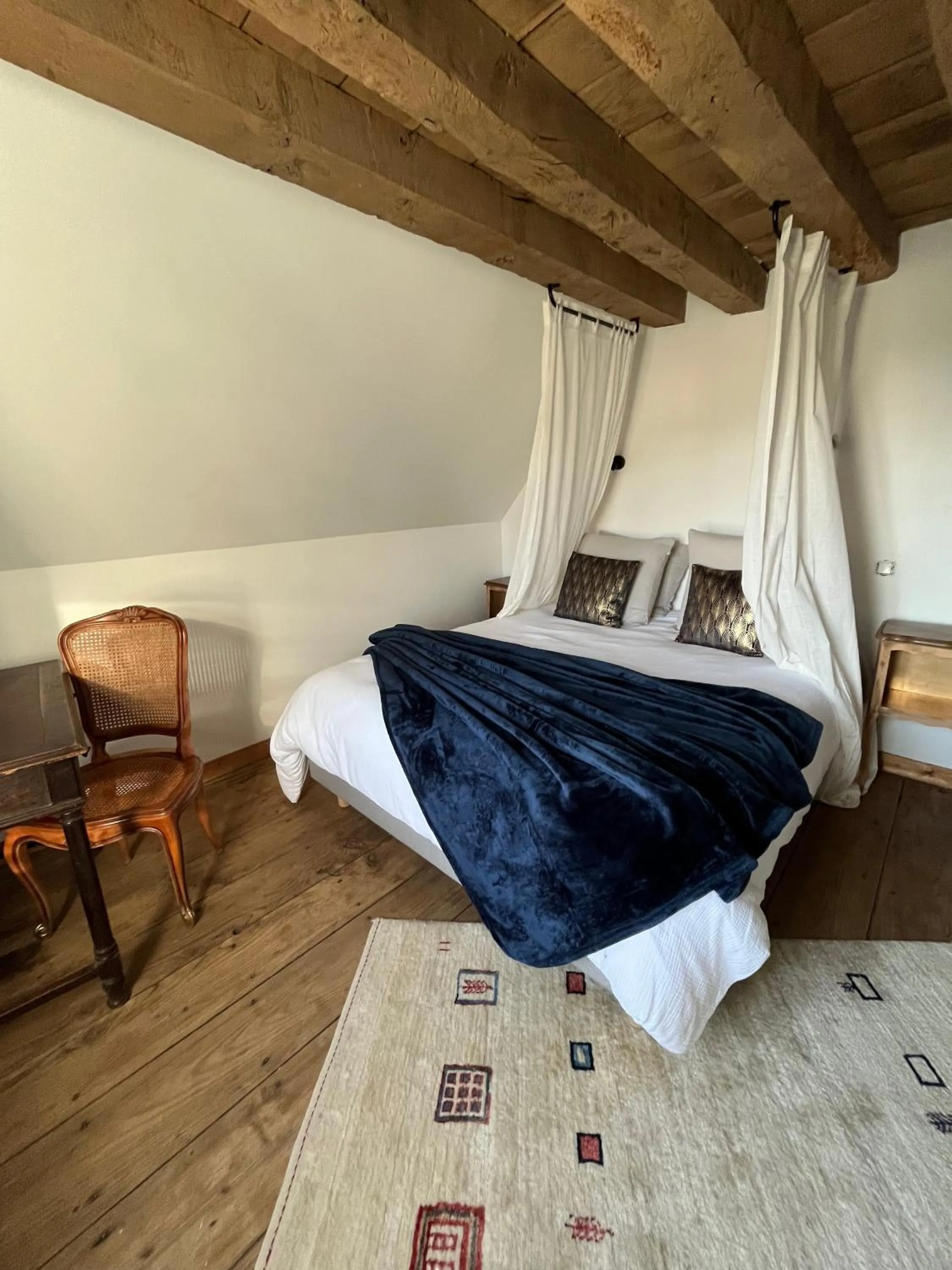 Bed in Mercier de Montigny - Les Chambres du Beffroi - SPA et Massage