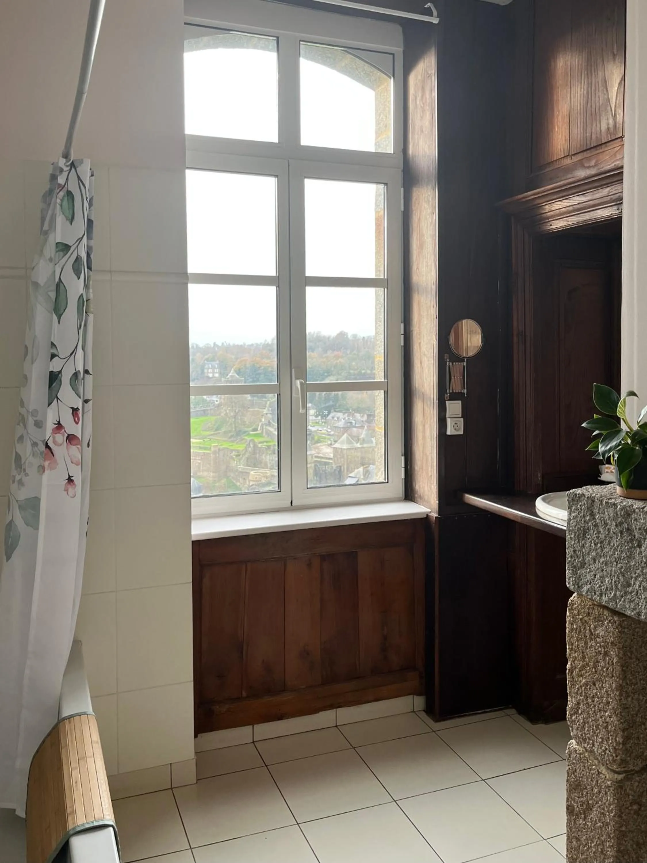 Bathroom in Mercier de Montigny - Les Chambres du Beffroi - SPA et Massage