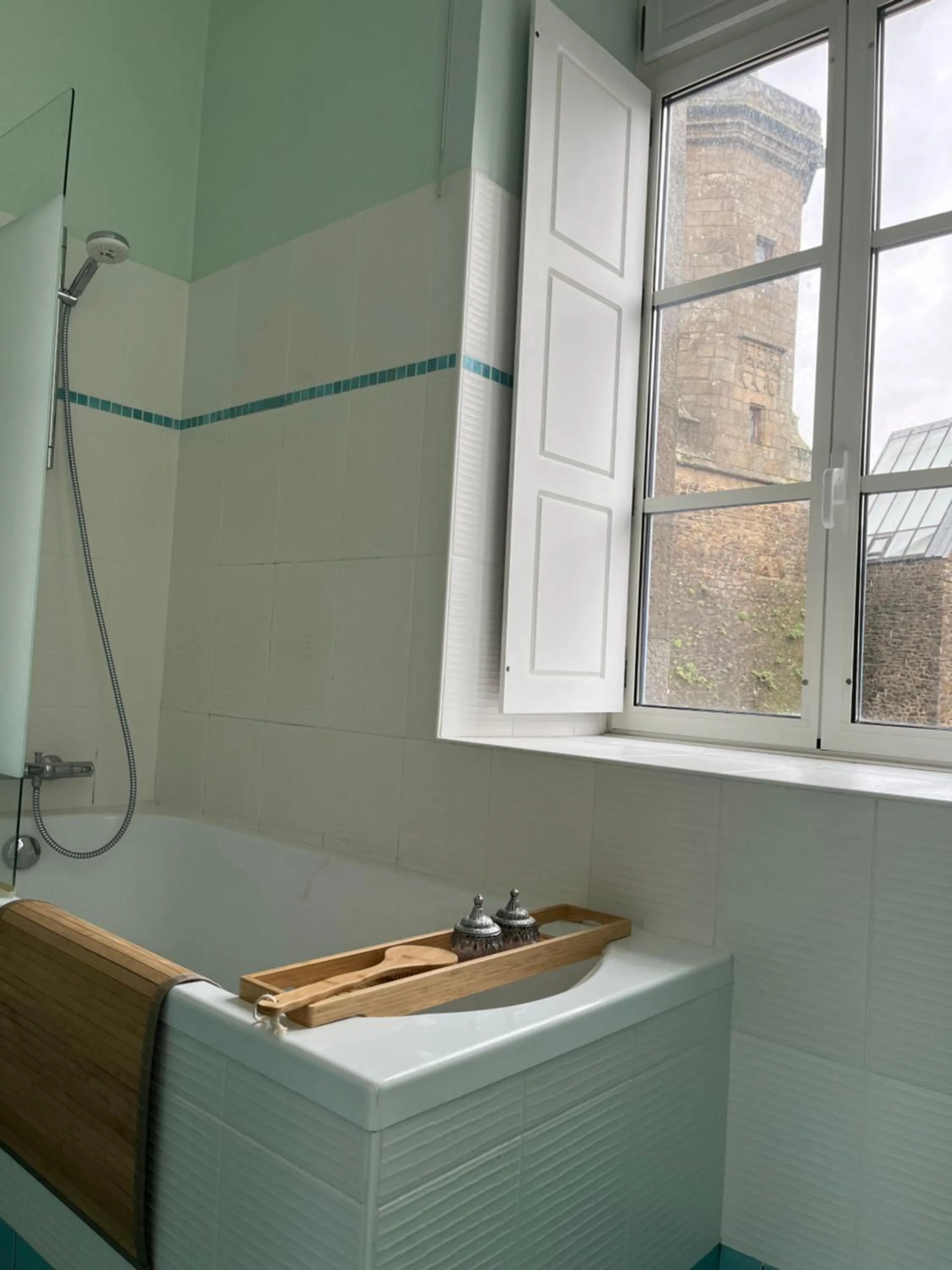Bathroom in Mercier de Montigny - Les Chambres du Beffroi - SPA et Massage
