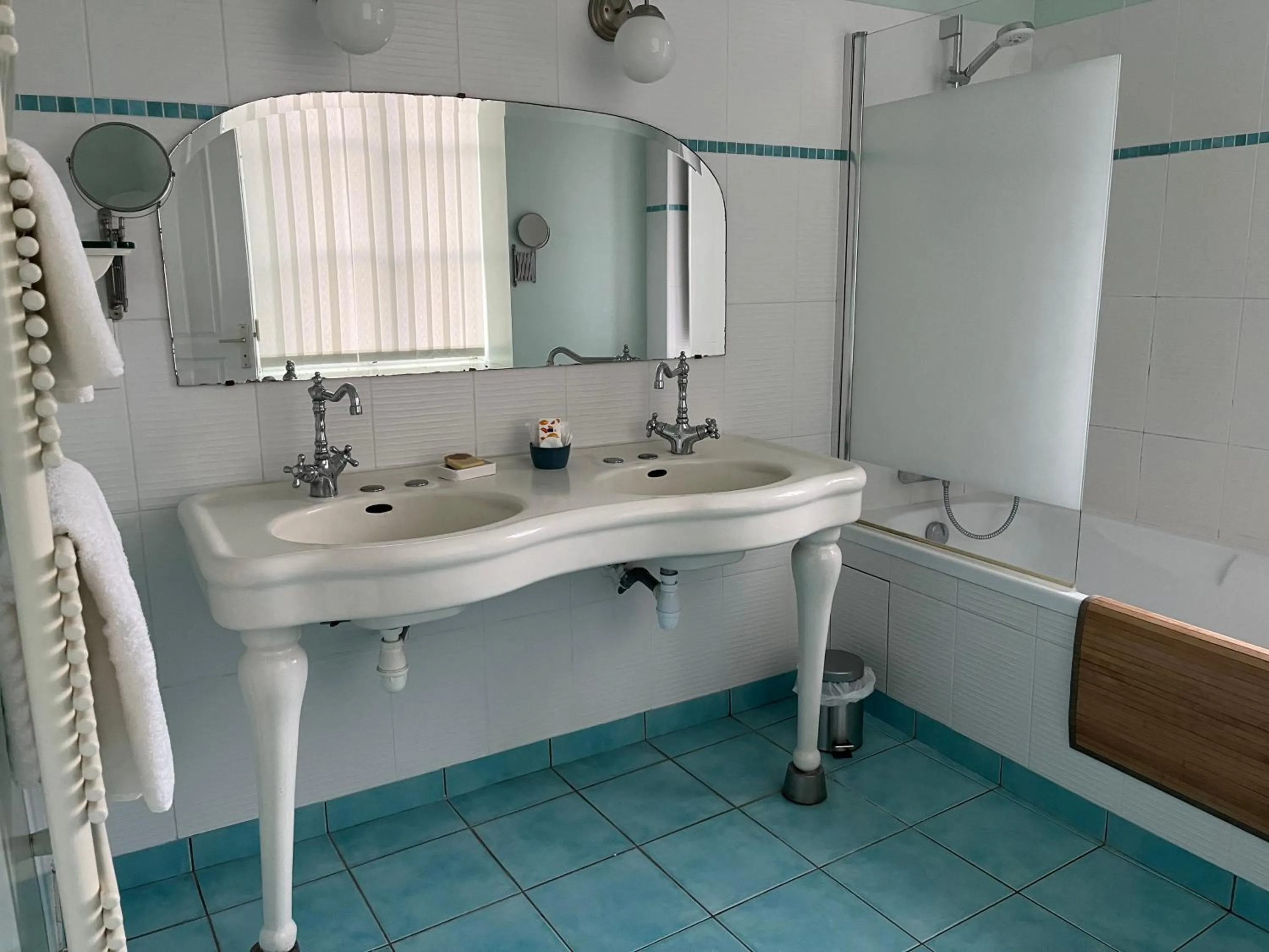 Bathroom in Mercier de Montigny - Les Chambres du Beffroi - SPA et Massage