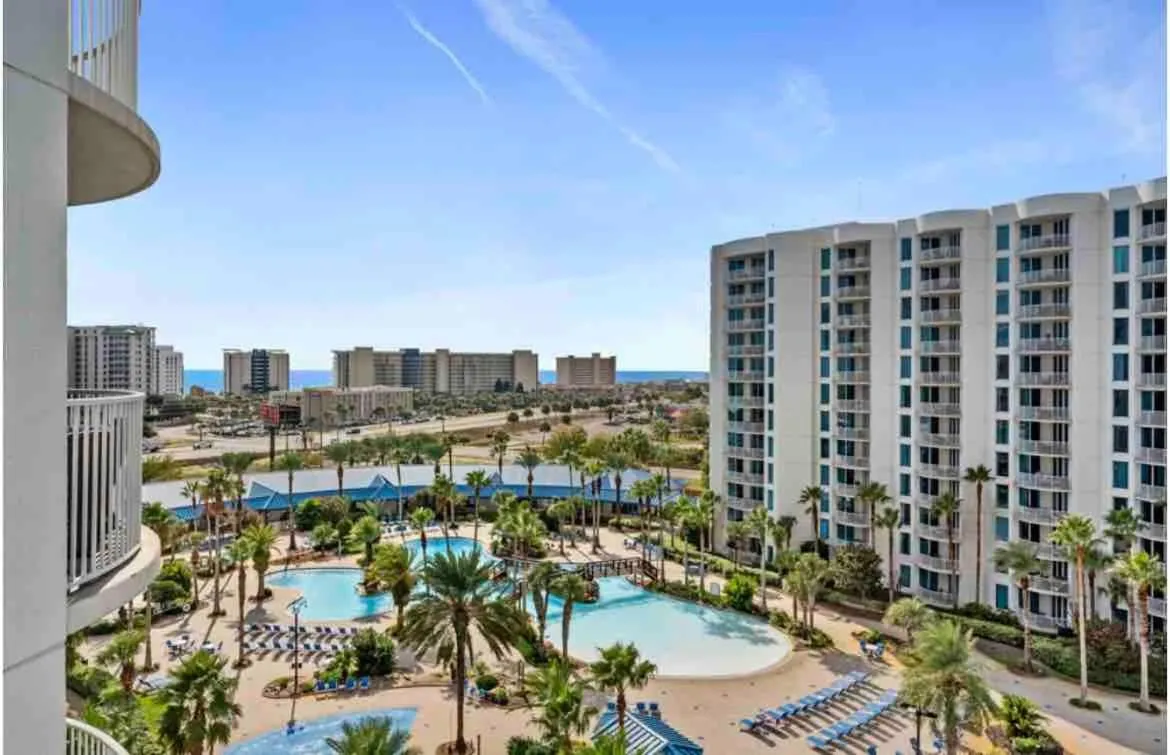 Pink Sunsets at the Palms of Destin Across from Beach, Heated Pool Shuttle & Dining
