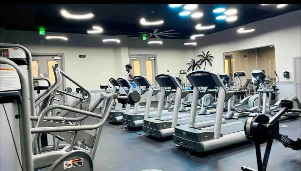 Pink Sunsets at the Palms of Destin Across from Beach, Heated Pool Shuttle & Dining