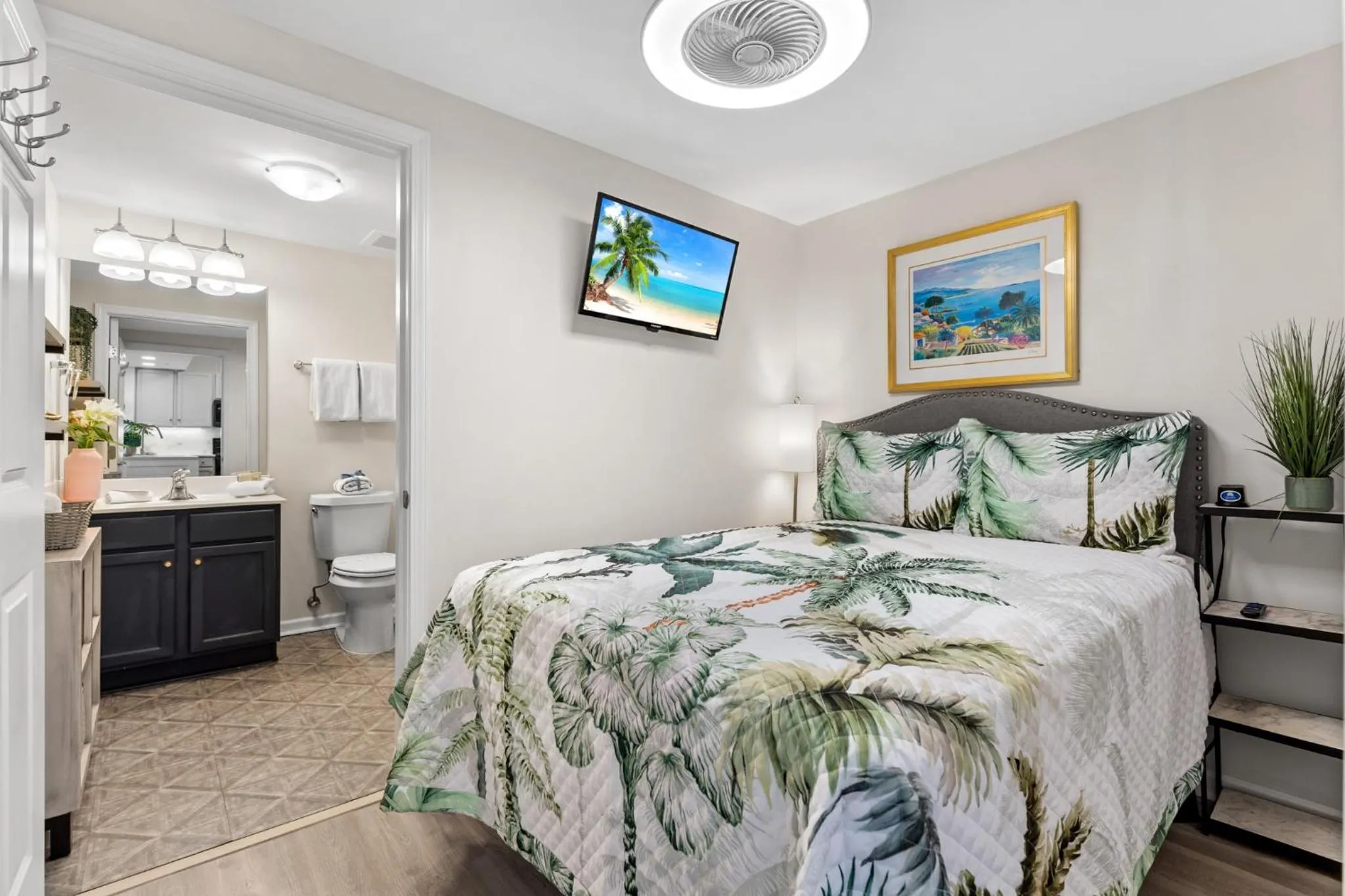 Bed in 5 Star Resort 6th fl 2BR 2 BATH King Suite Shuttle Pools Family