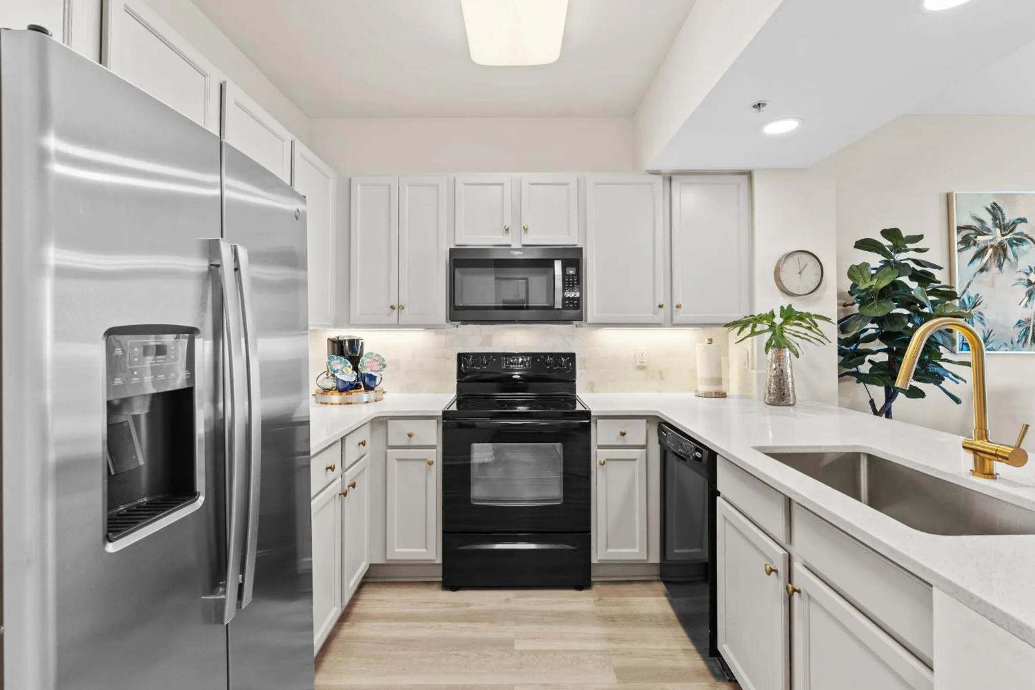 Breakfast in 5 Star Resort 6th fl 2BR 2 BATH King Suite Shuttle Pools Family