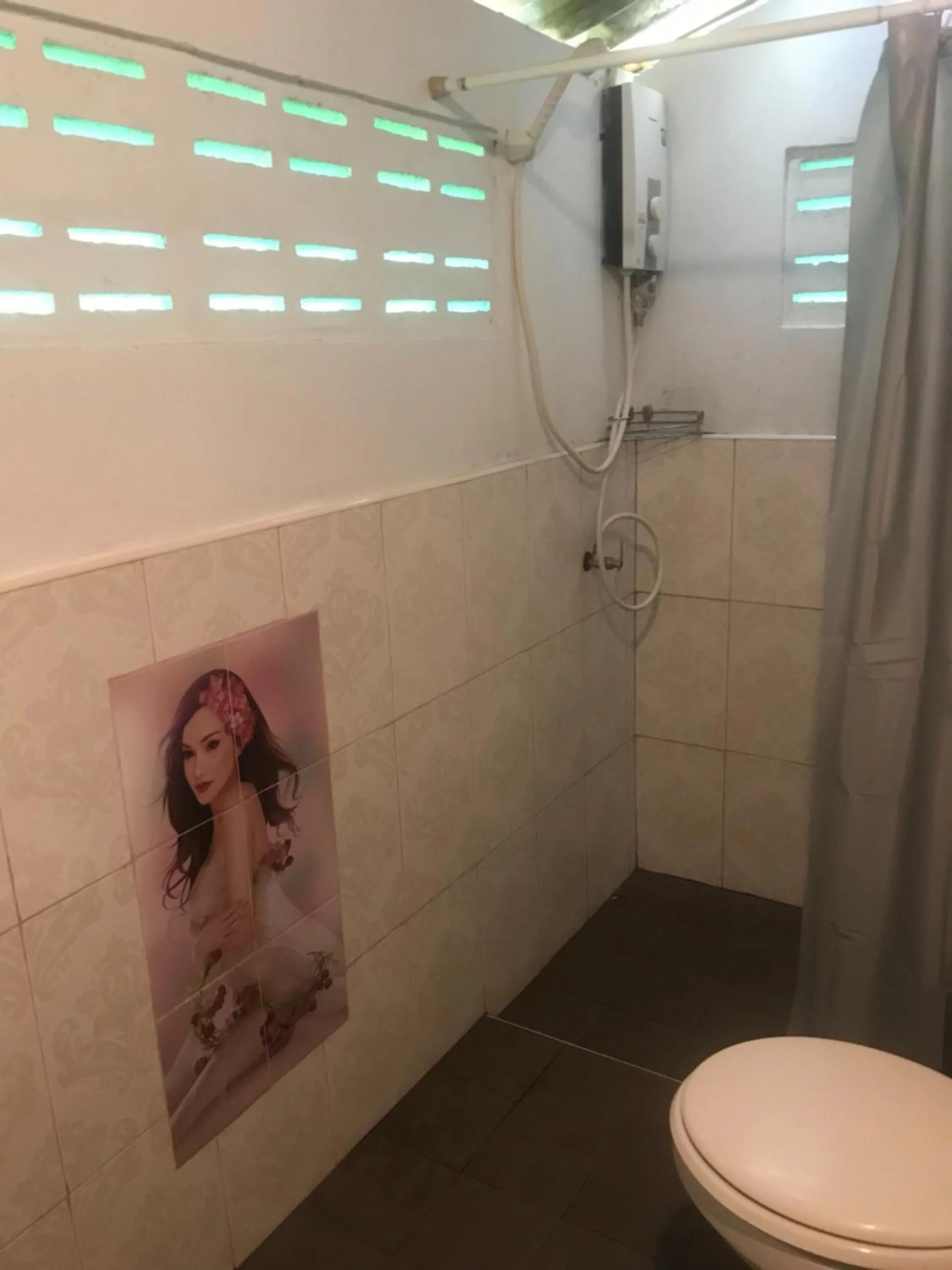 Bathroom in LONELY GROOVE