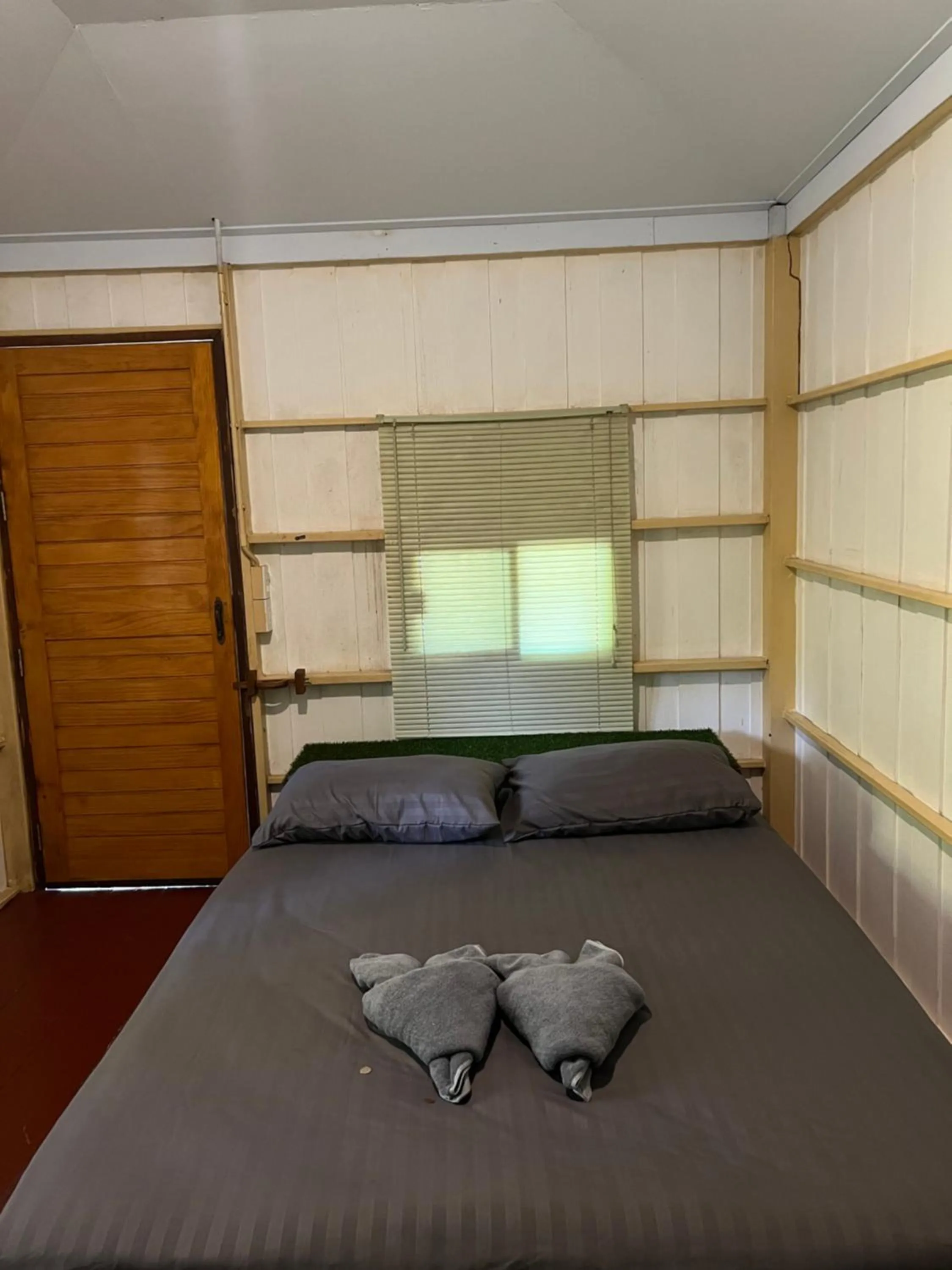 Bed in LONELY GROOVE