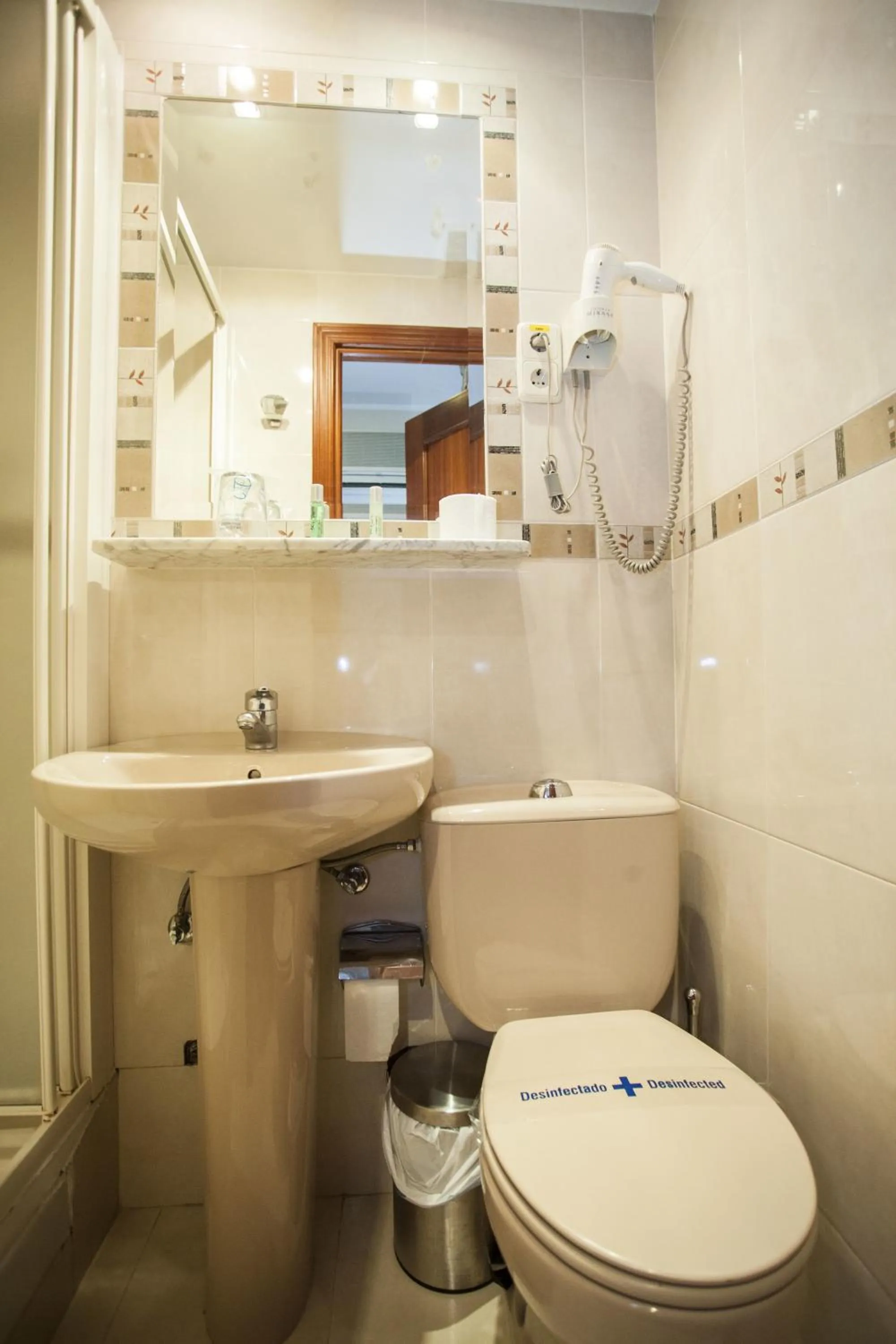 Bathroom in Pensión Carrera