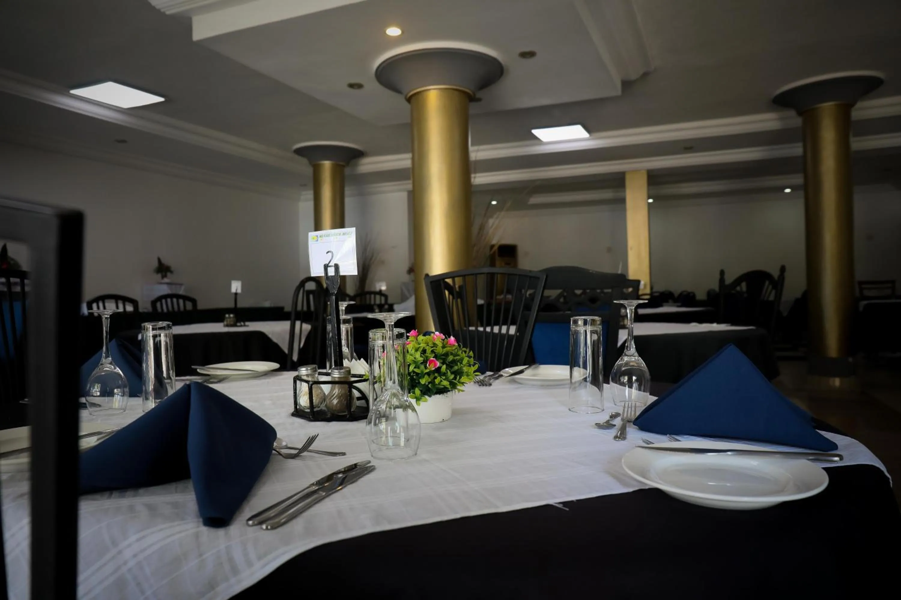 Restaurant/places to eat in Mansea Beach Hotel