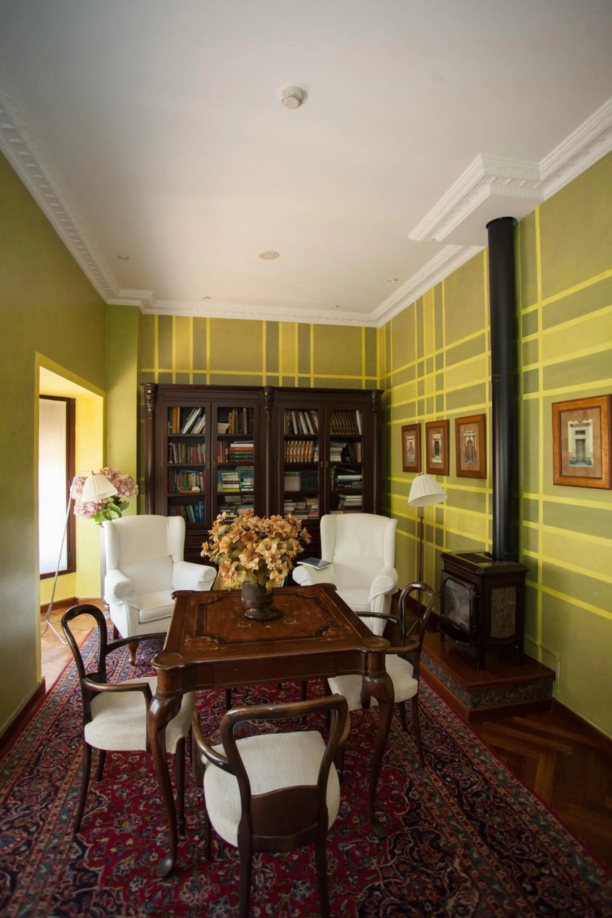 Library in Apartamentos Soho Boutique Vistahermosa