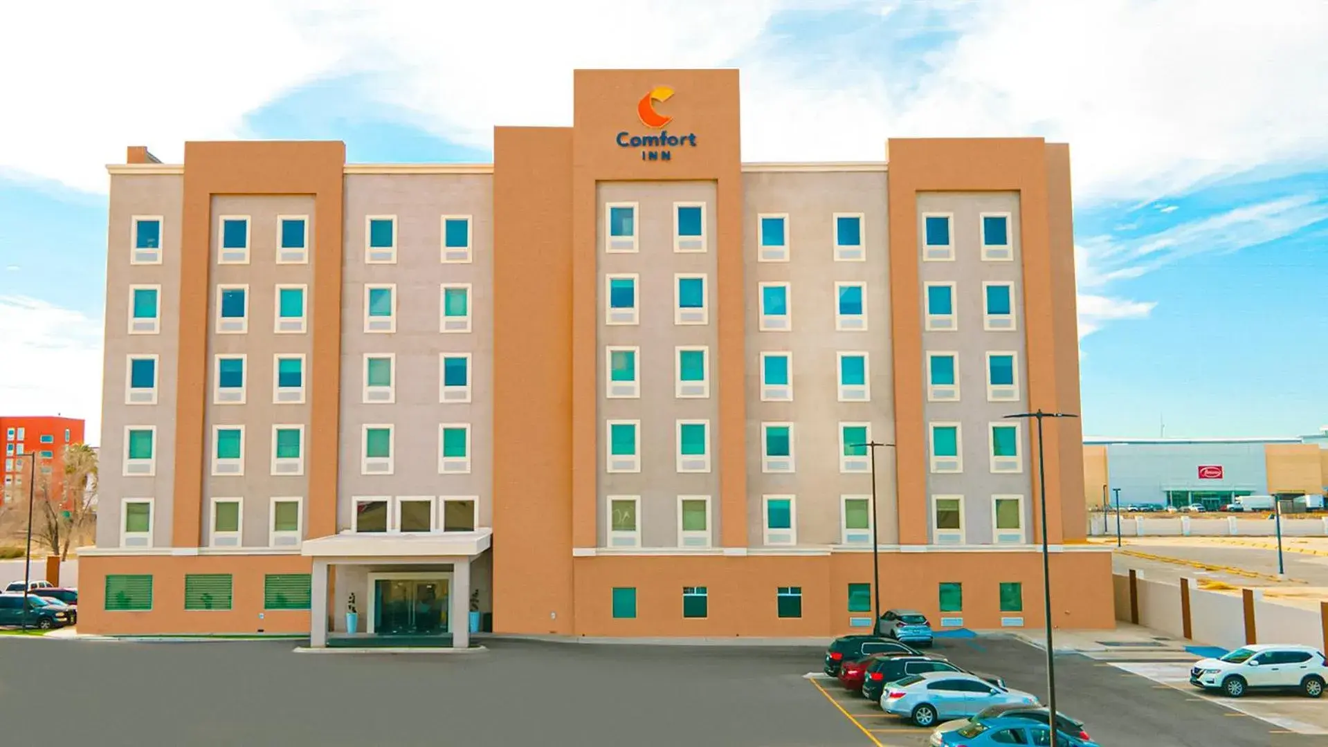 Property building in Comfort Inn Ciudad Juarez Property building in Comfort Inn Ciudad Juarez