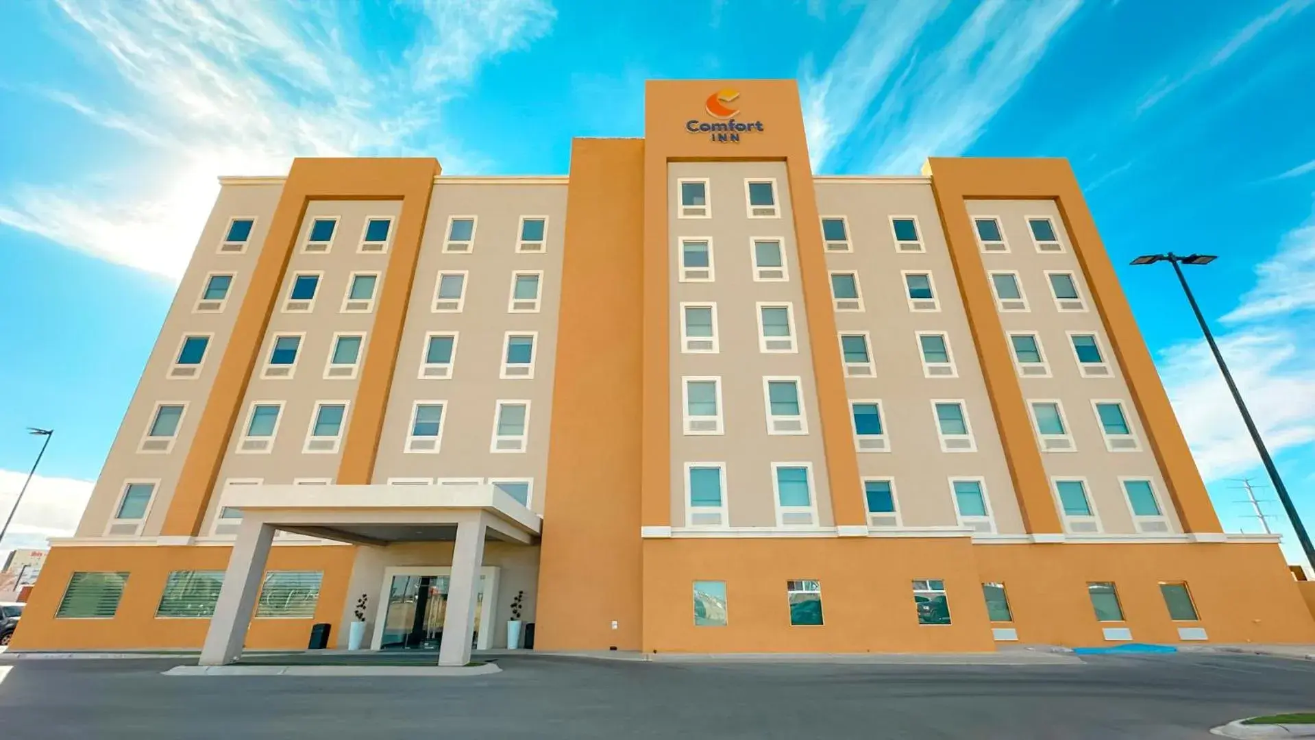 Property building in Comfort Inn Ciudad Juarez Property building in Comfort Inn Ciudad Juarez