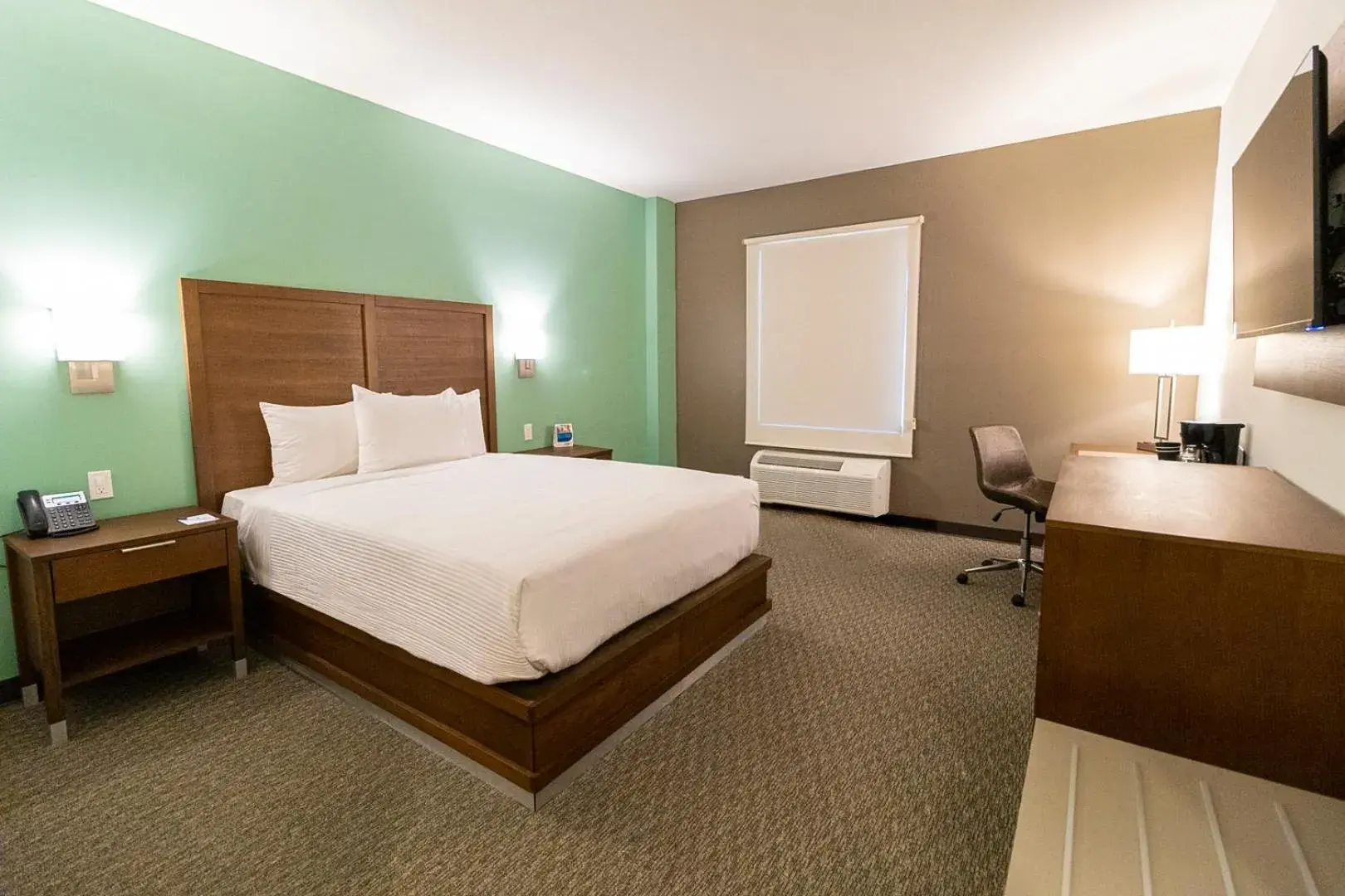 Queen Room - Non Smoking/Interior Hall in Comfort Inn Ciudad Juarez Queen Room - Non Smoking/Interior Hall in Comfort Inn Ciudad Juarez