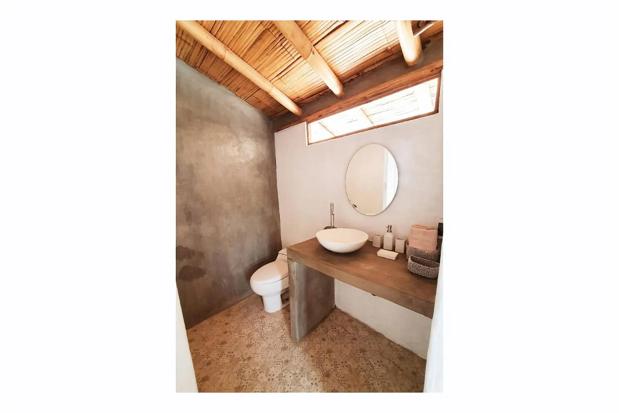 Toilet in Oasis de Vichayito