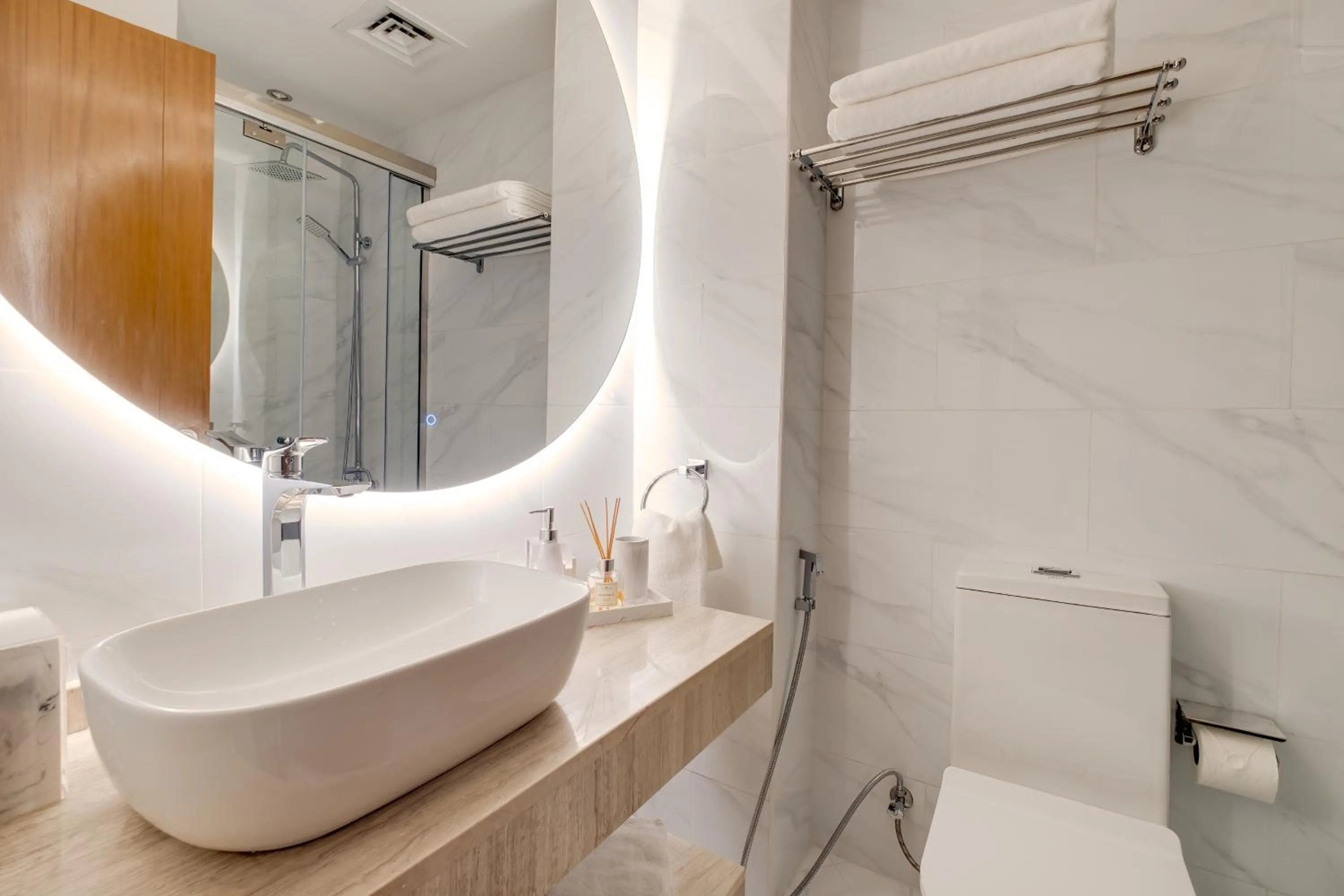 Shower in Luxury Apt - Rooftop Pool - City View