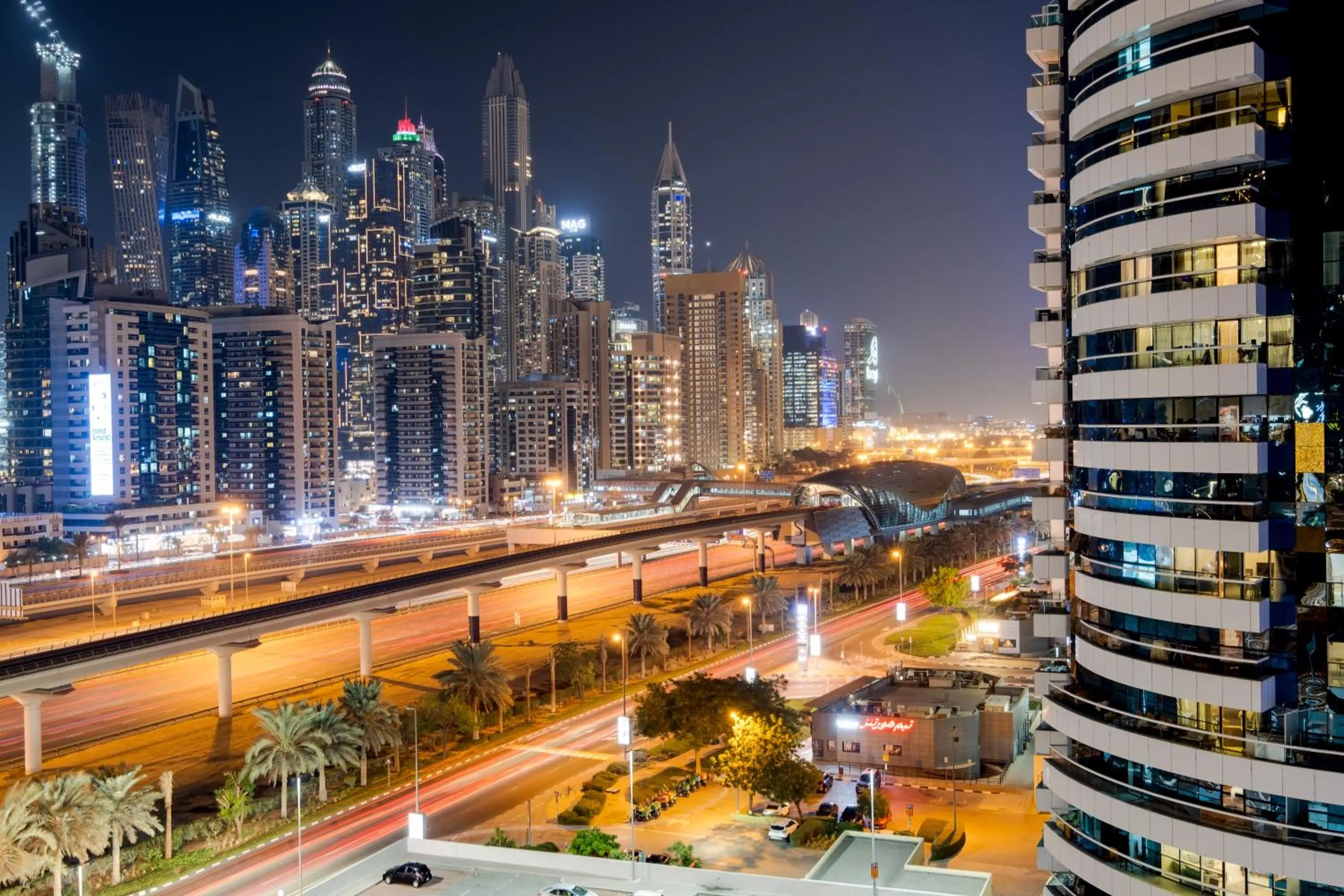 Property building in Luxury Apt - Rooftop Pool - City View