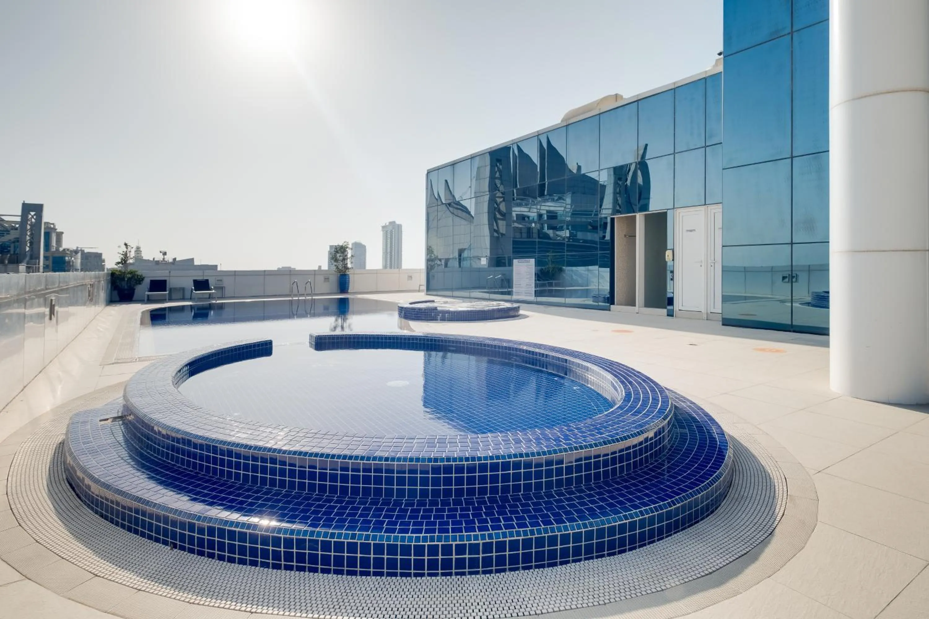 Day in Luxury Apt - Rooftop Pool - City View
