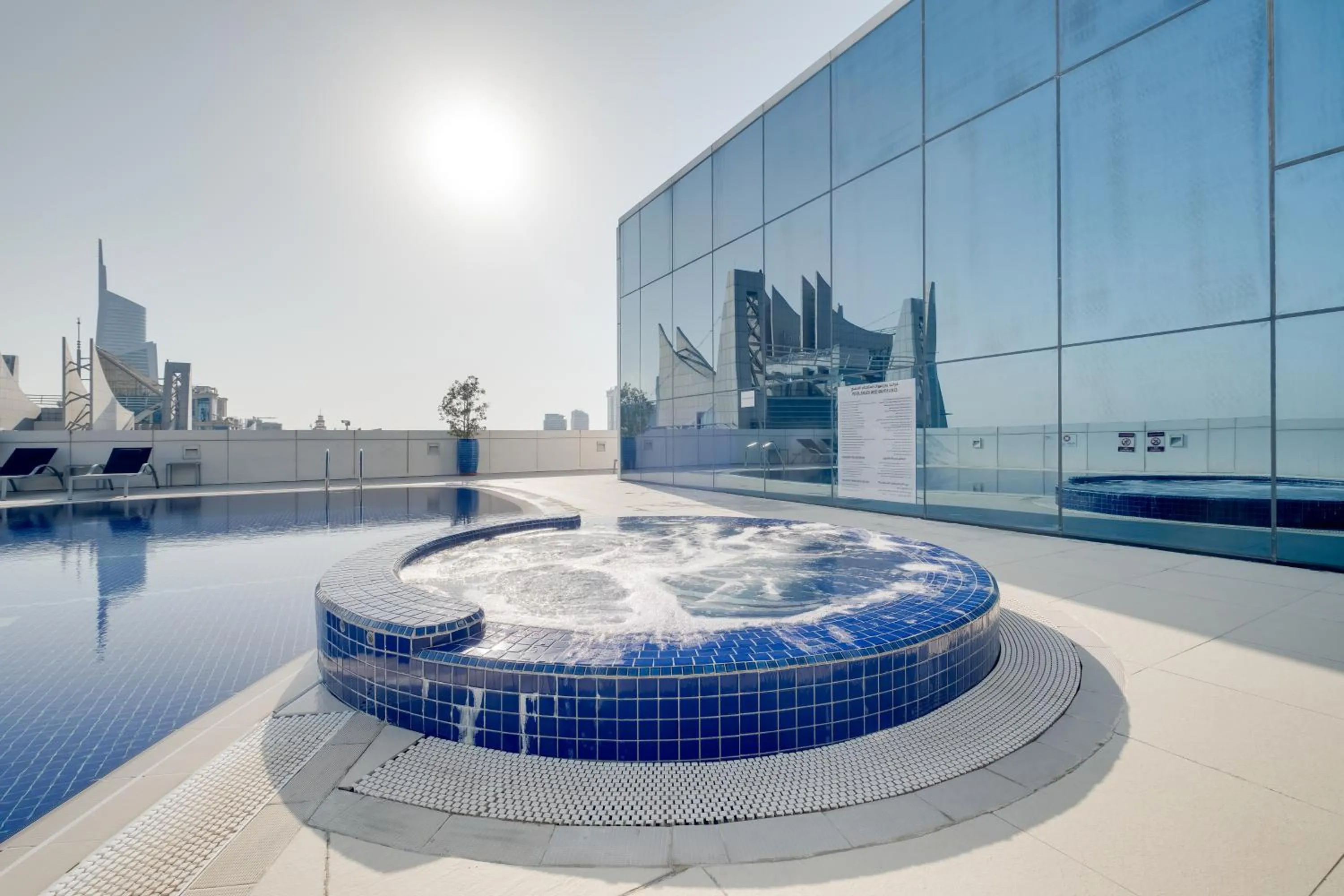 Day in Luxury Apt - Rooftop Pool - City View