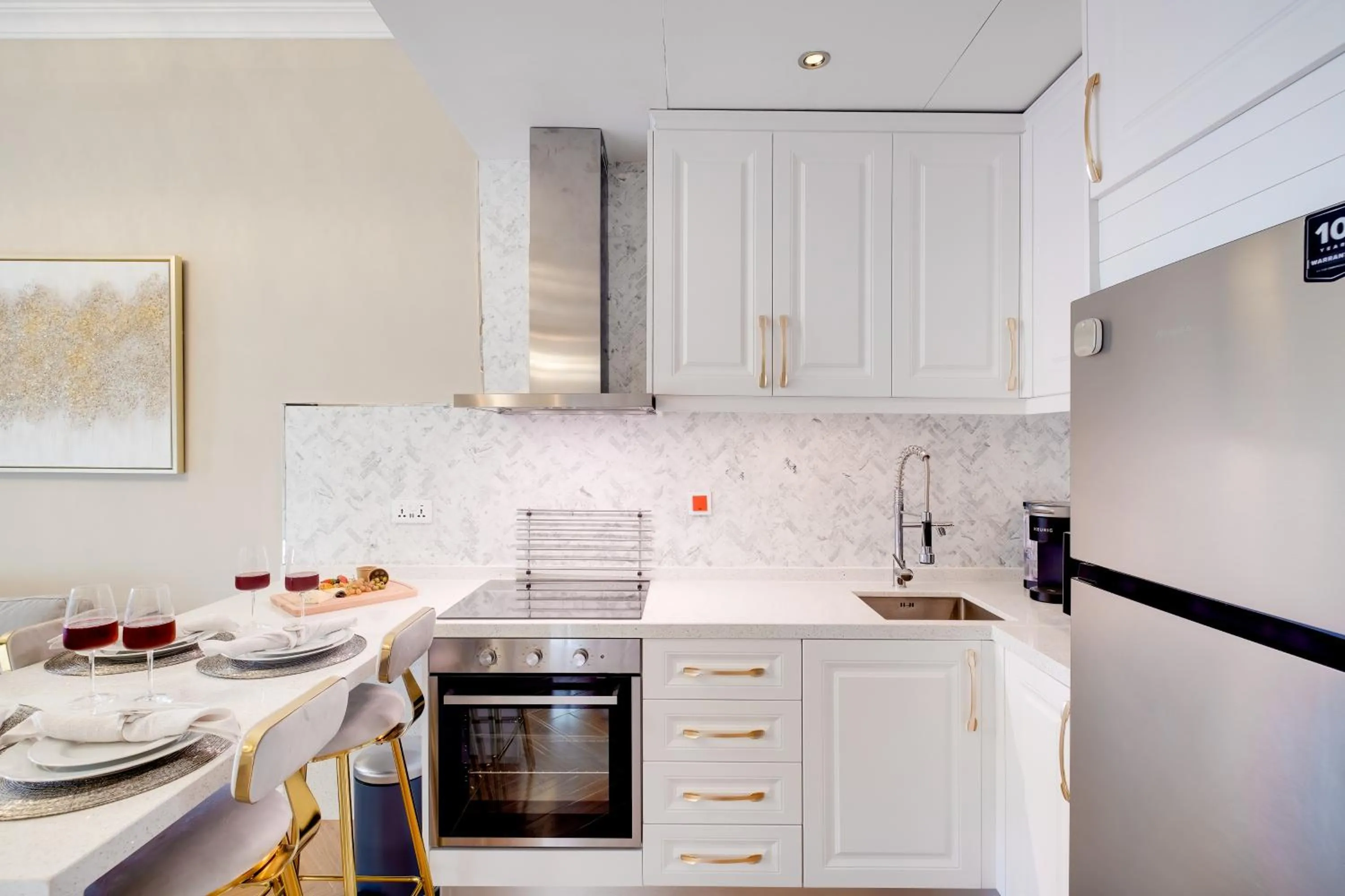 Kitchen or kitchenette in Luxury Apt - Rooftop Pool - City View