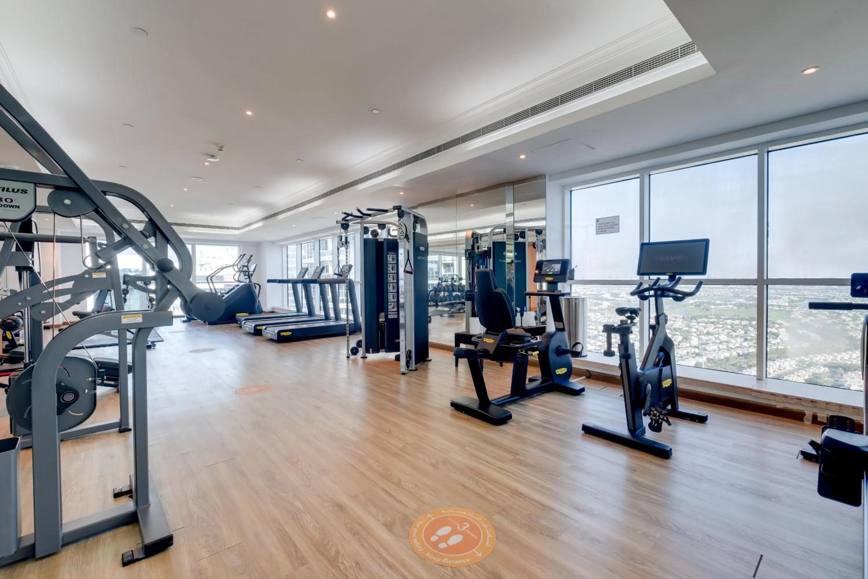 Fitness centre/facilities in Luxury Apt - Rooftop Pool - City View
